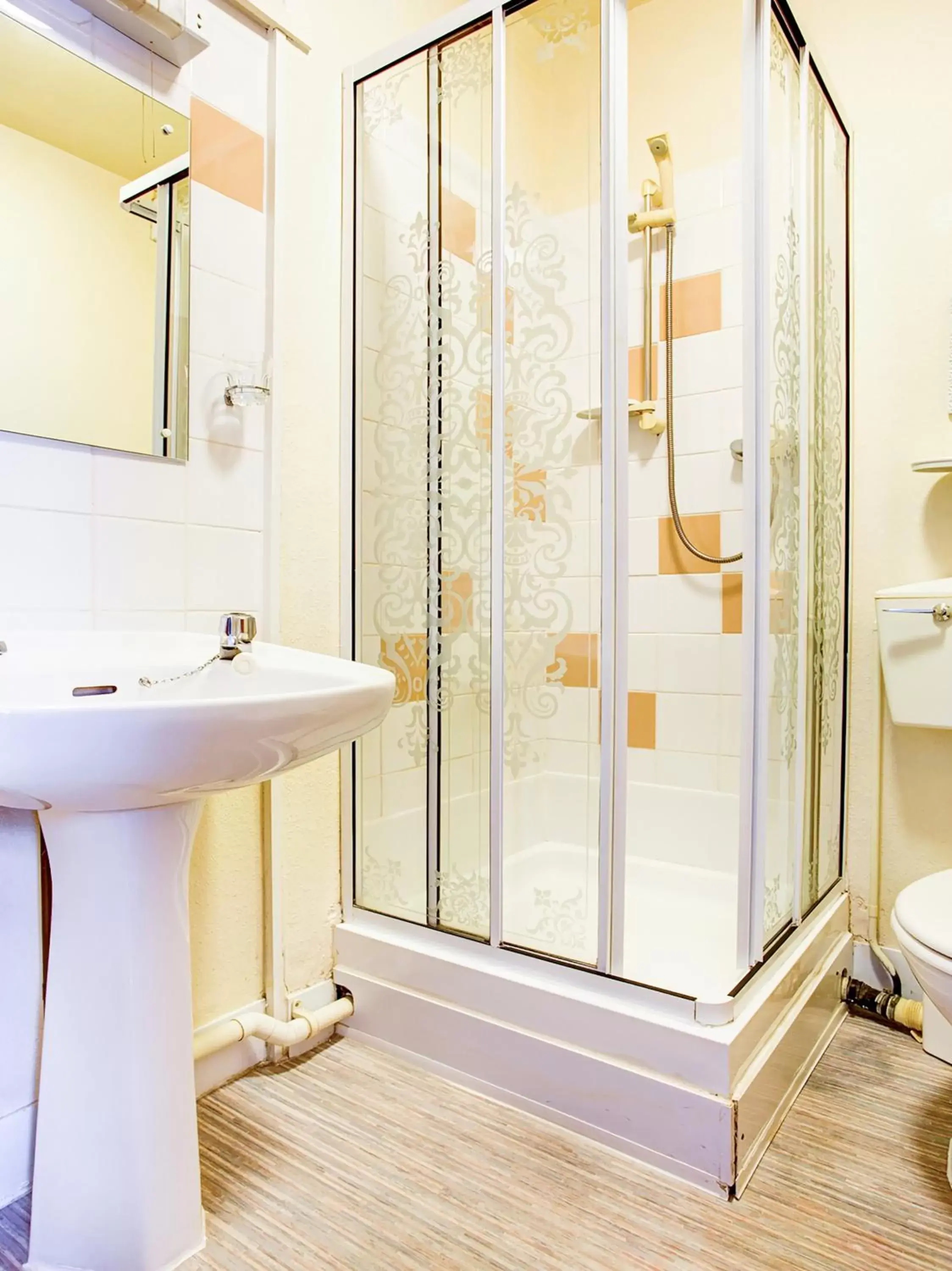 Bathroom in OYO Godolphin Arms Hotel