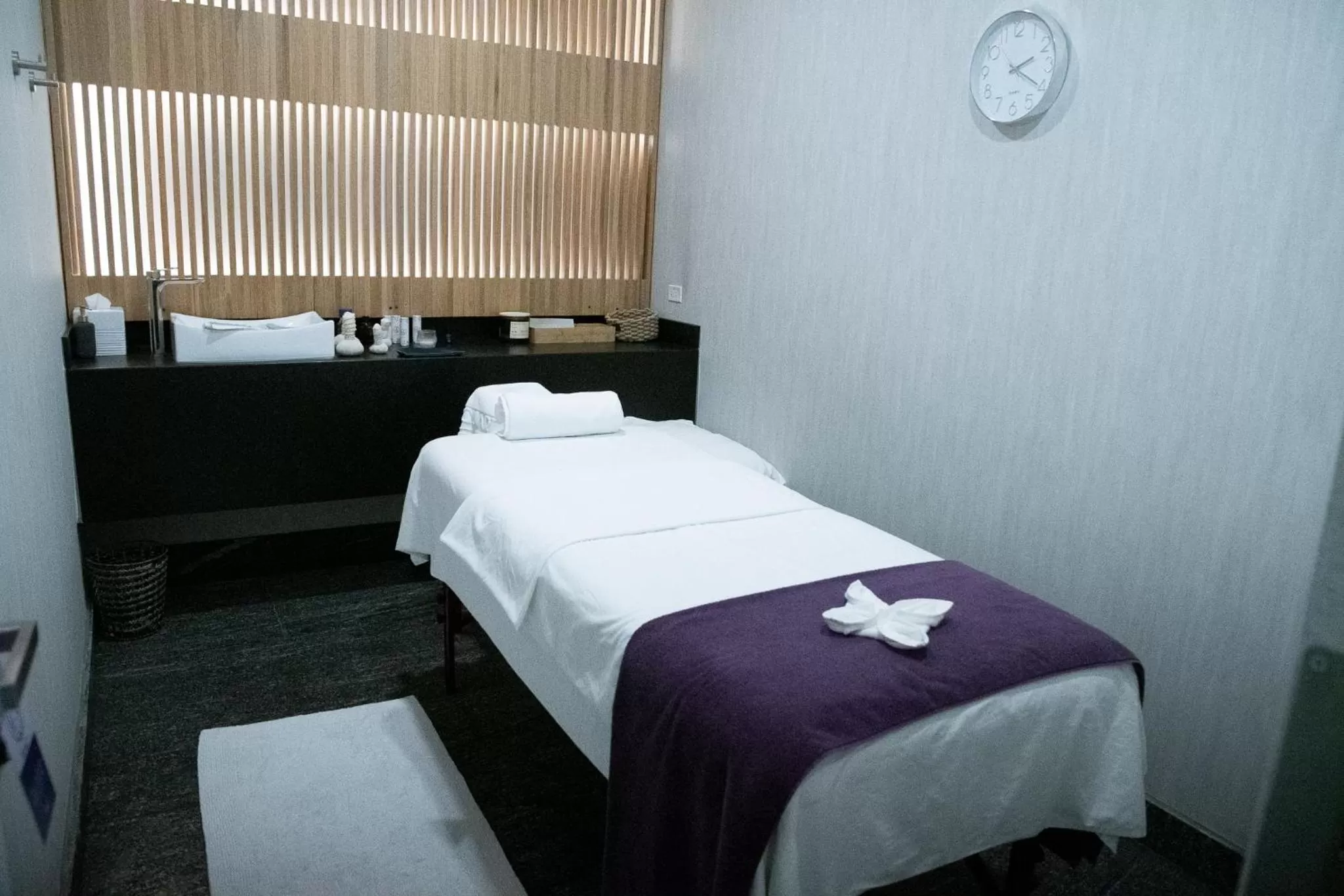 Massage, Bed in QUARTZ HOTEL & SPA
