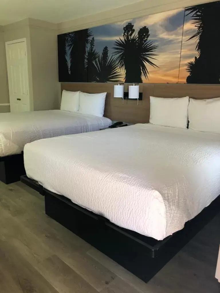 Bedroom, Bed in Days Inn by Wyndham Tucson City Center