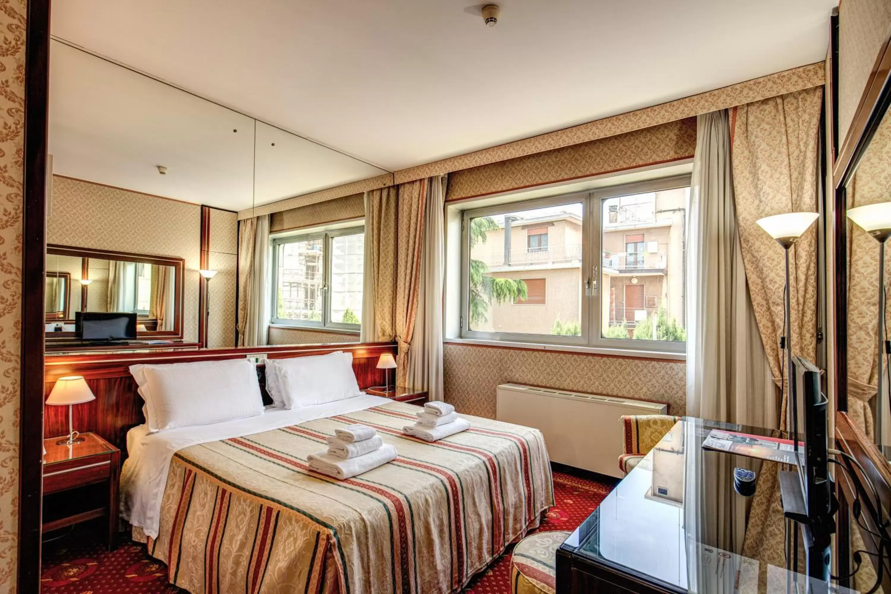 Photo of the whole room in Venice Michelangelo Hotel Photo of the whole room in Venice Michelangelo Hotel