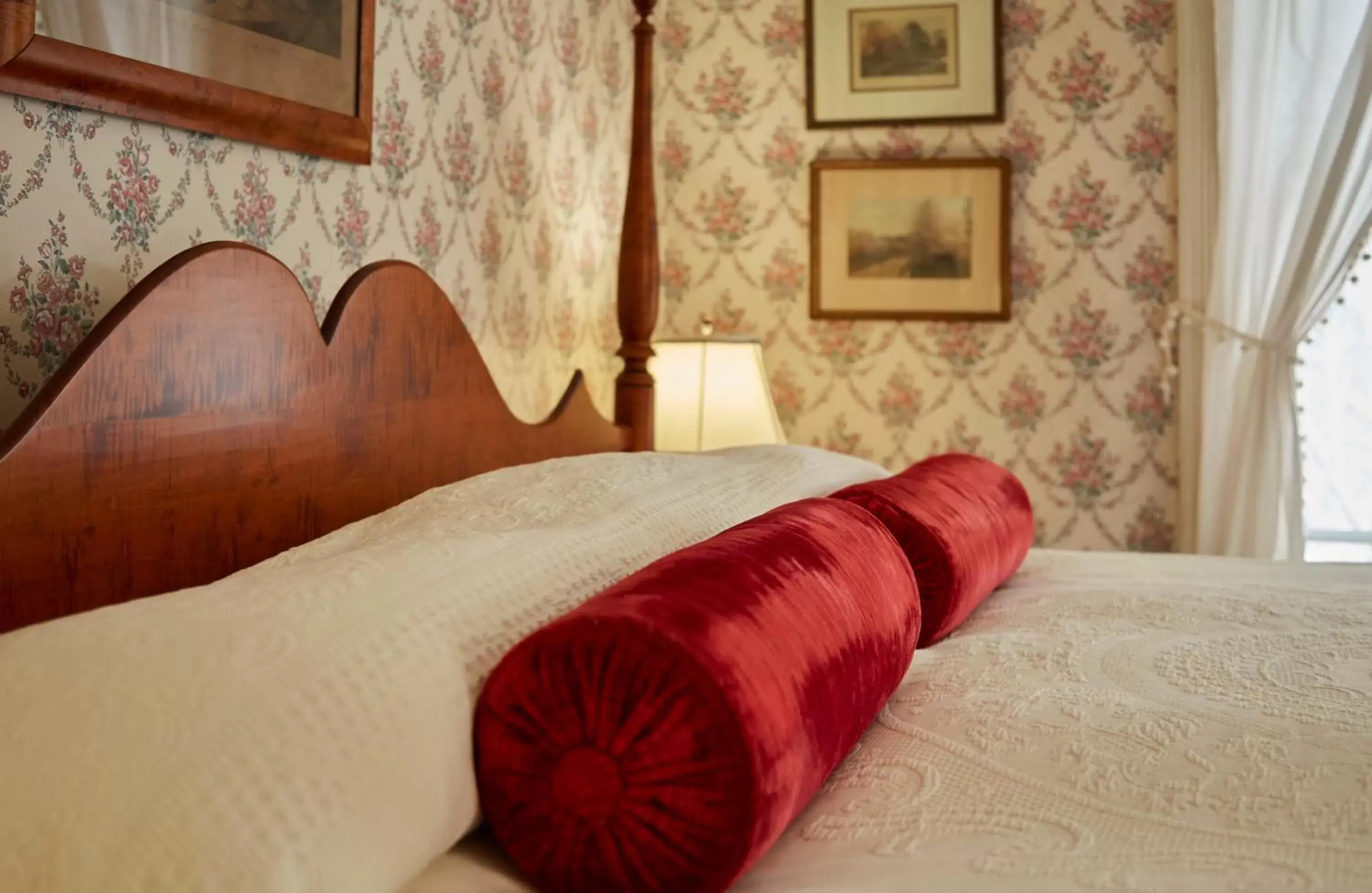 Bed in The Red Lion Inn