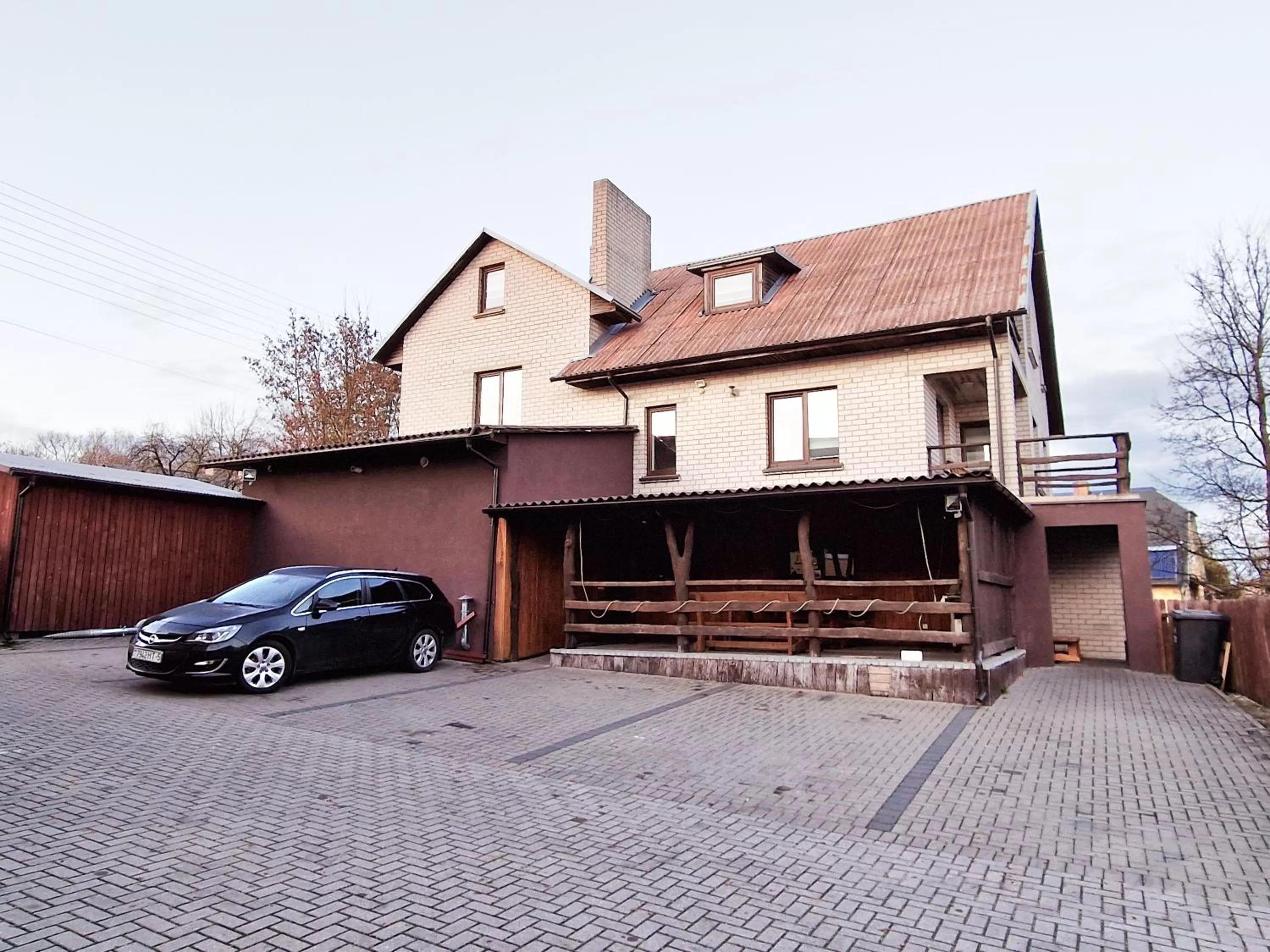 Property building in KALIDA Rooms for rent