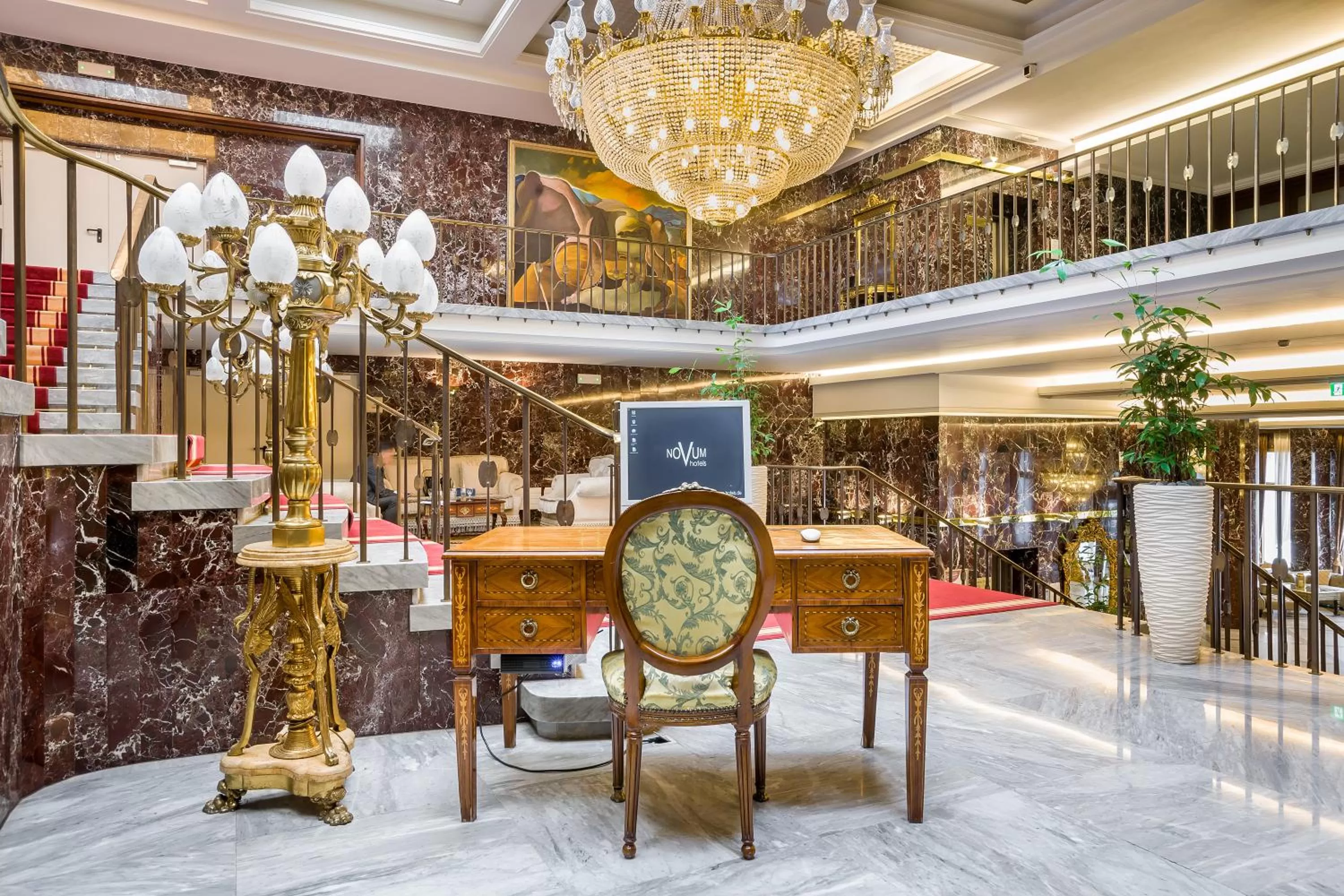 Lobby or reception in Hotel Unique Dortmund Hauptbahnhof