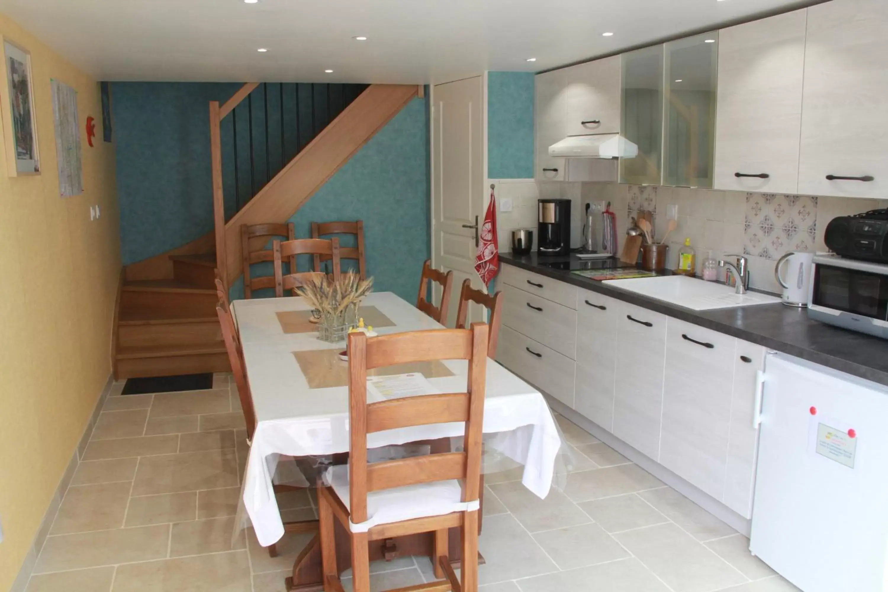 Kitchen or kitchenette, Dining Area in Manoir le Bout du Pont