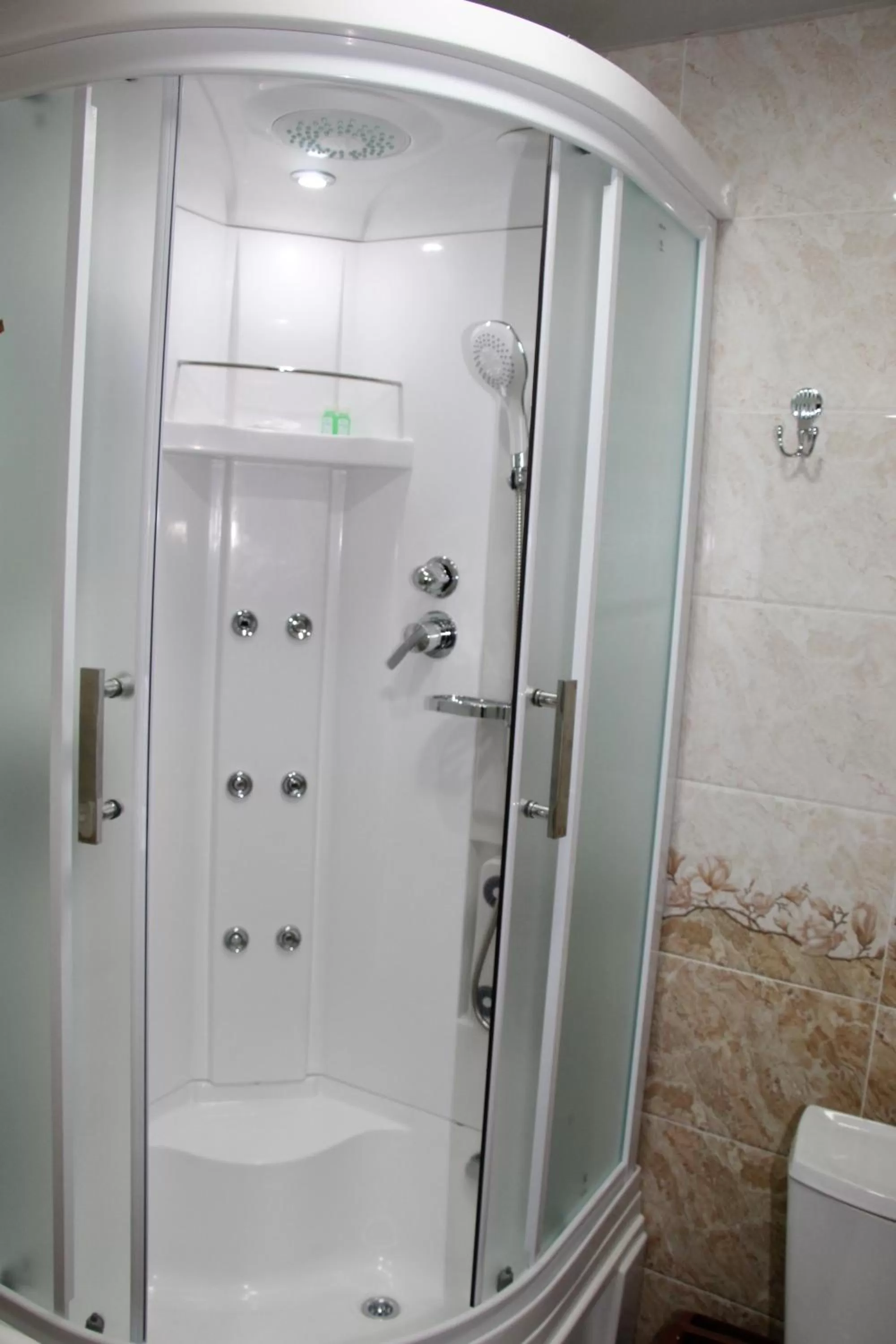 Twin Room with Shower in Zafaron Hotel