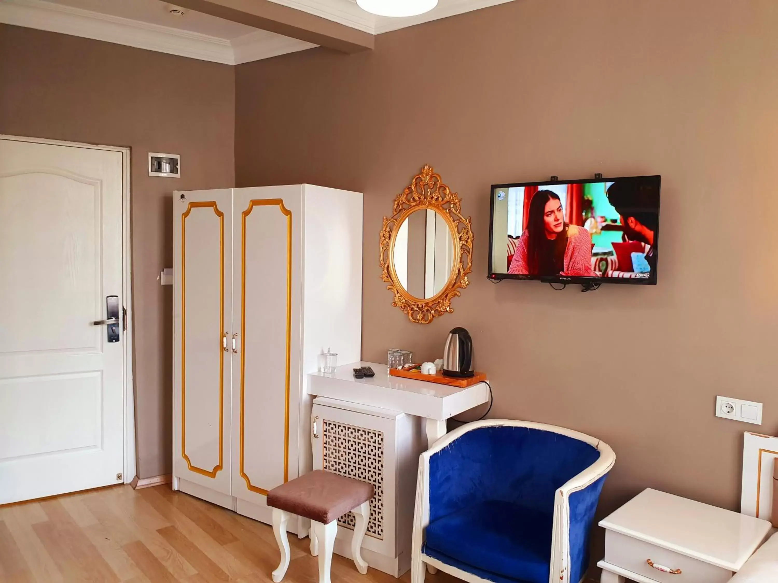 TV and multimedia, TV/Entertainment Center in Şehir Hotel Old City