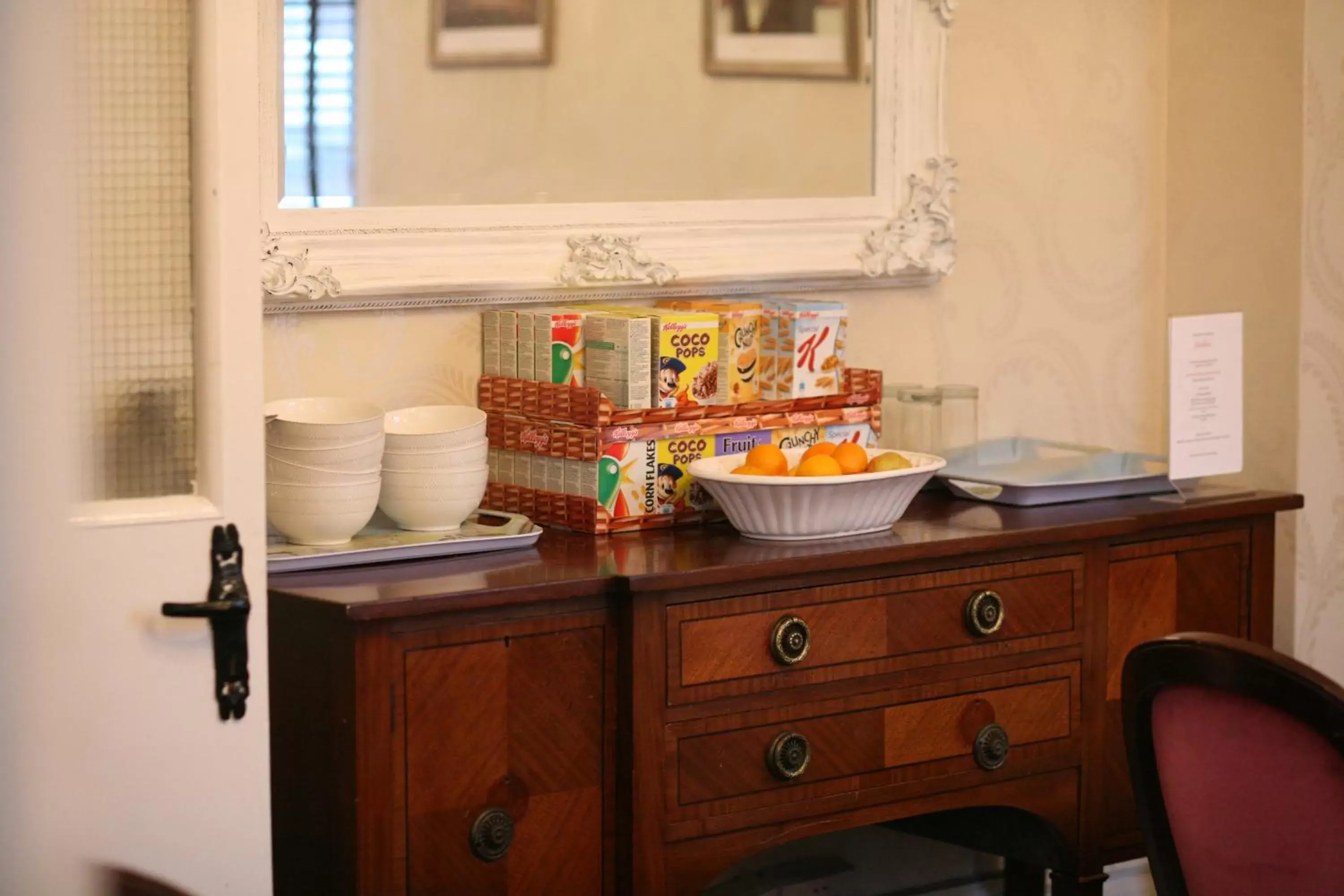 Dining area, Coffee/Tea Facilities in Highlands Hotel