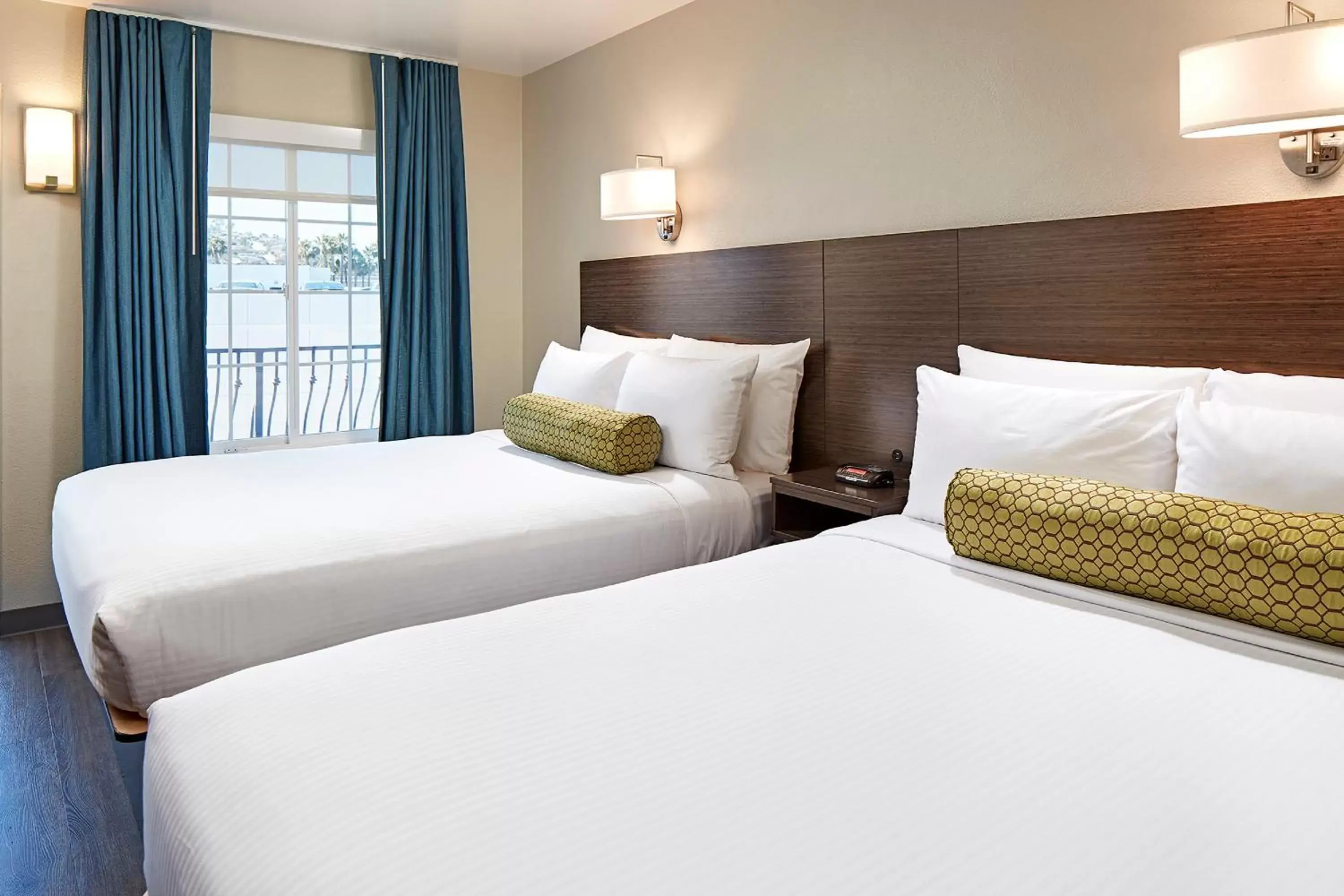 Bed in SureStay Hotel by Best Western San Diego Pacific Beach Bed in SureStay Hotel by Best Western San Diego Pacific Beach