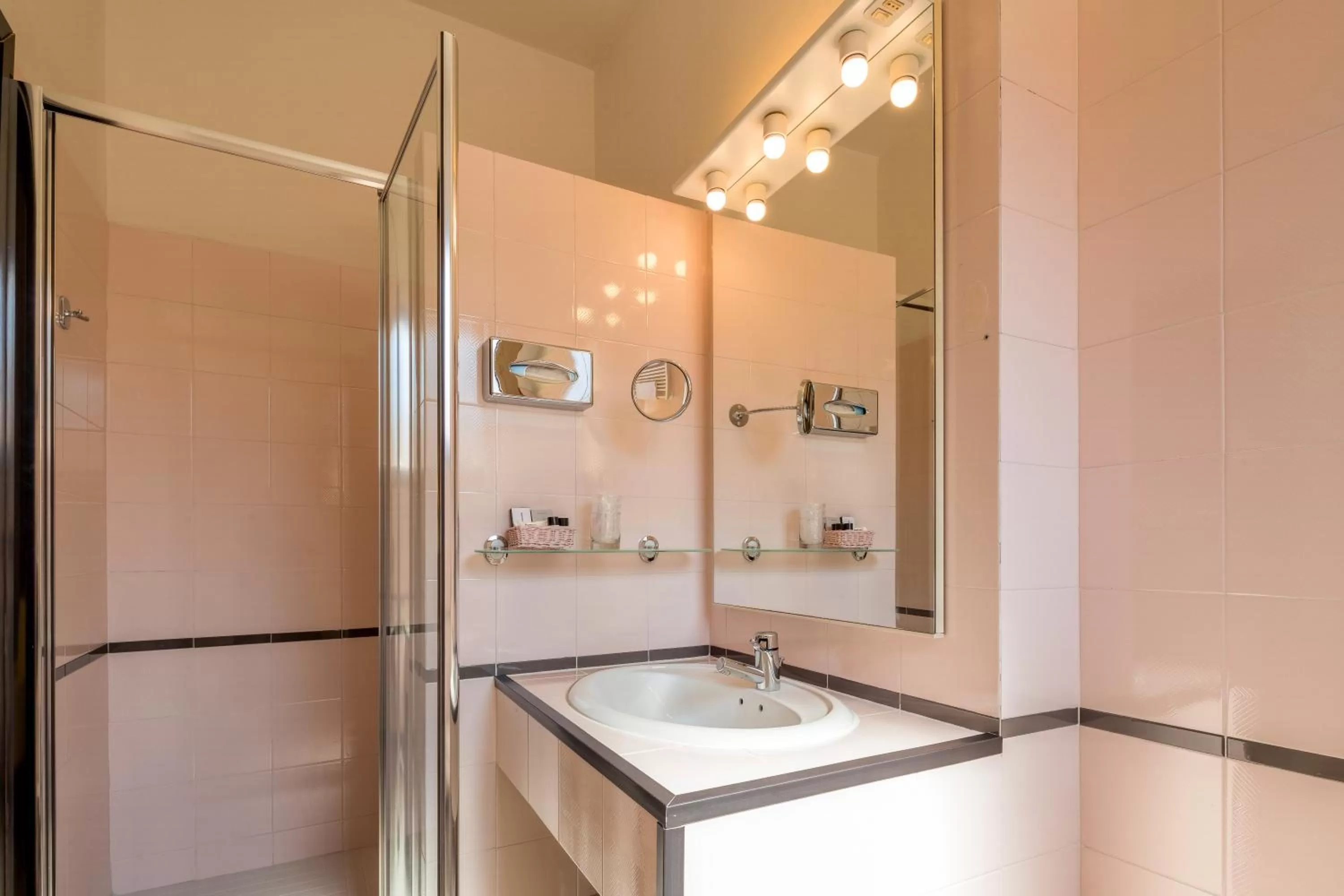 Bathroom in Hotel San Donato - Bologna centro