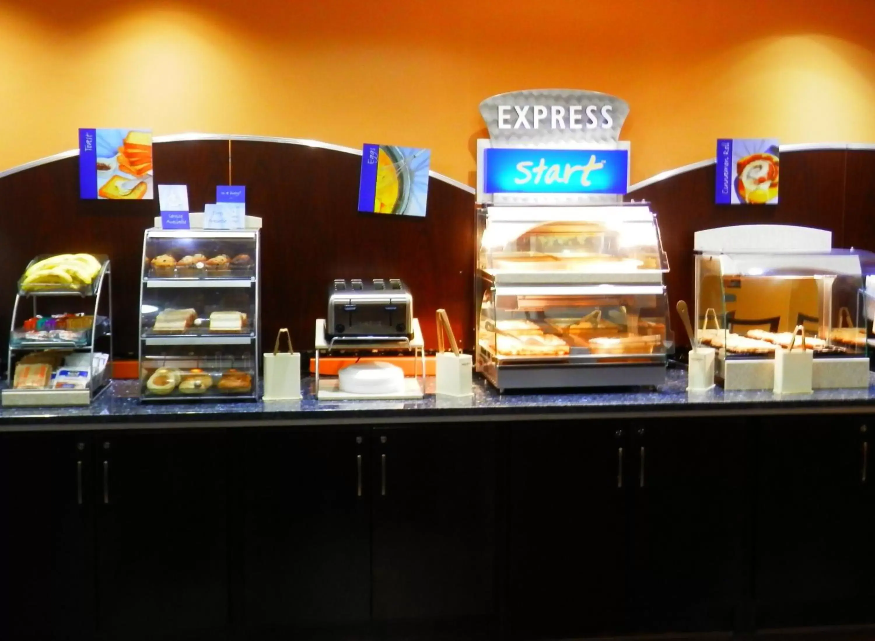 Restaurant/places to eat in Holiday Inn Express Hotel & Suites Hinesville, an IHG Hotel