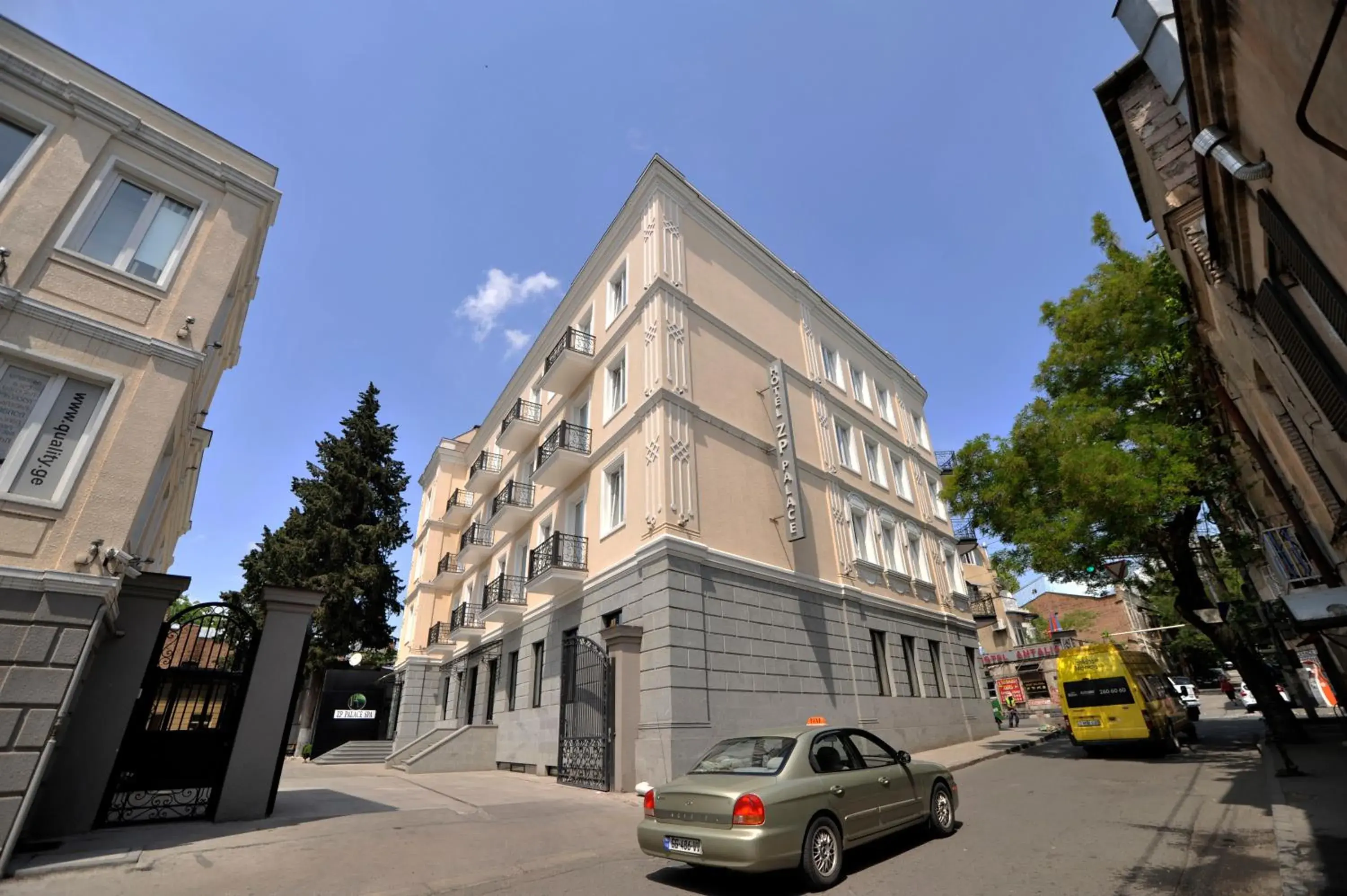 Facade/entrance in Hotel ZP Palace Facade/entrance in Hotel ZP Palace