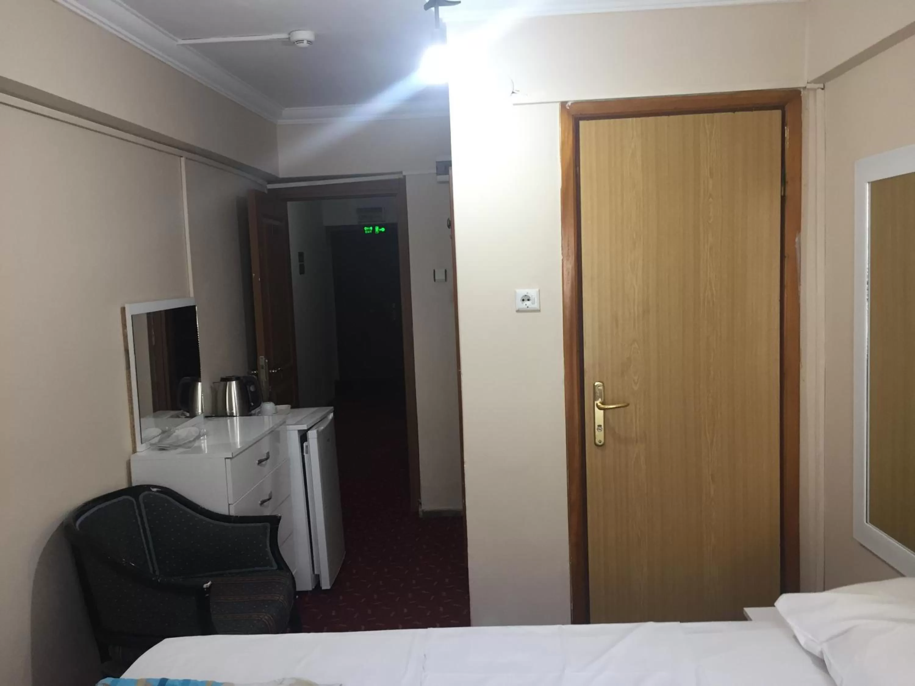 Coffee/tea facilities, Bed in Paris Hotel