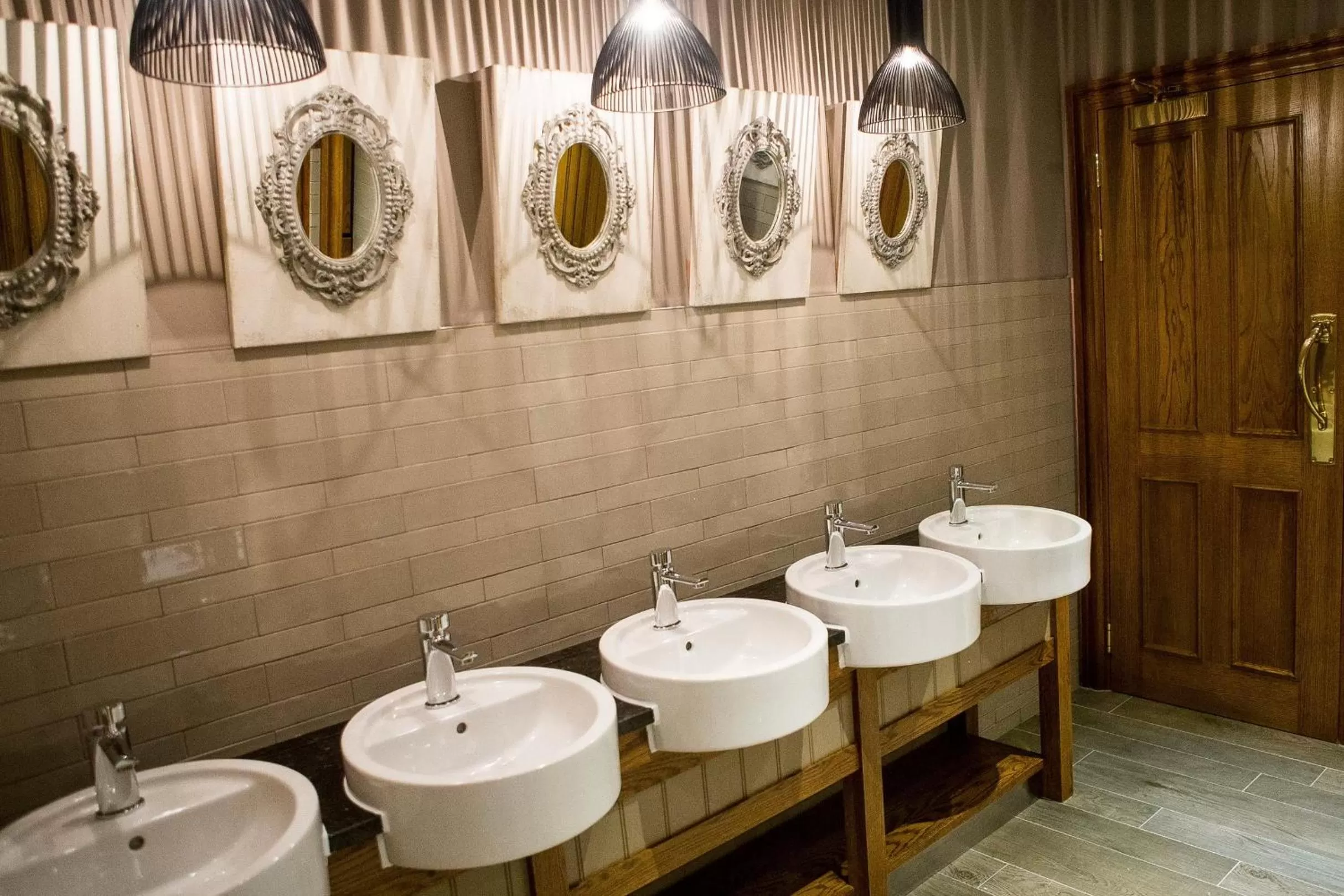 Bathroom in Busby Hotel