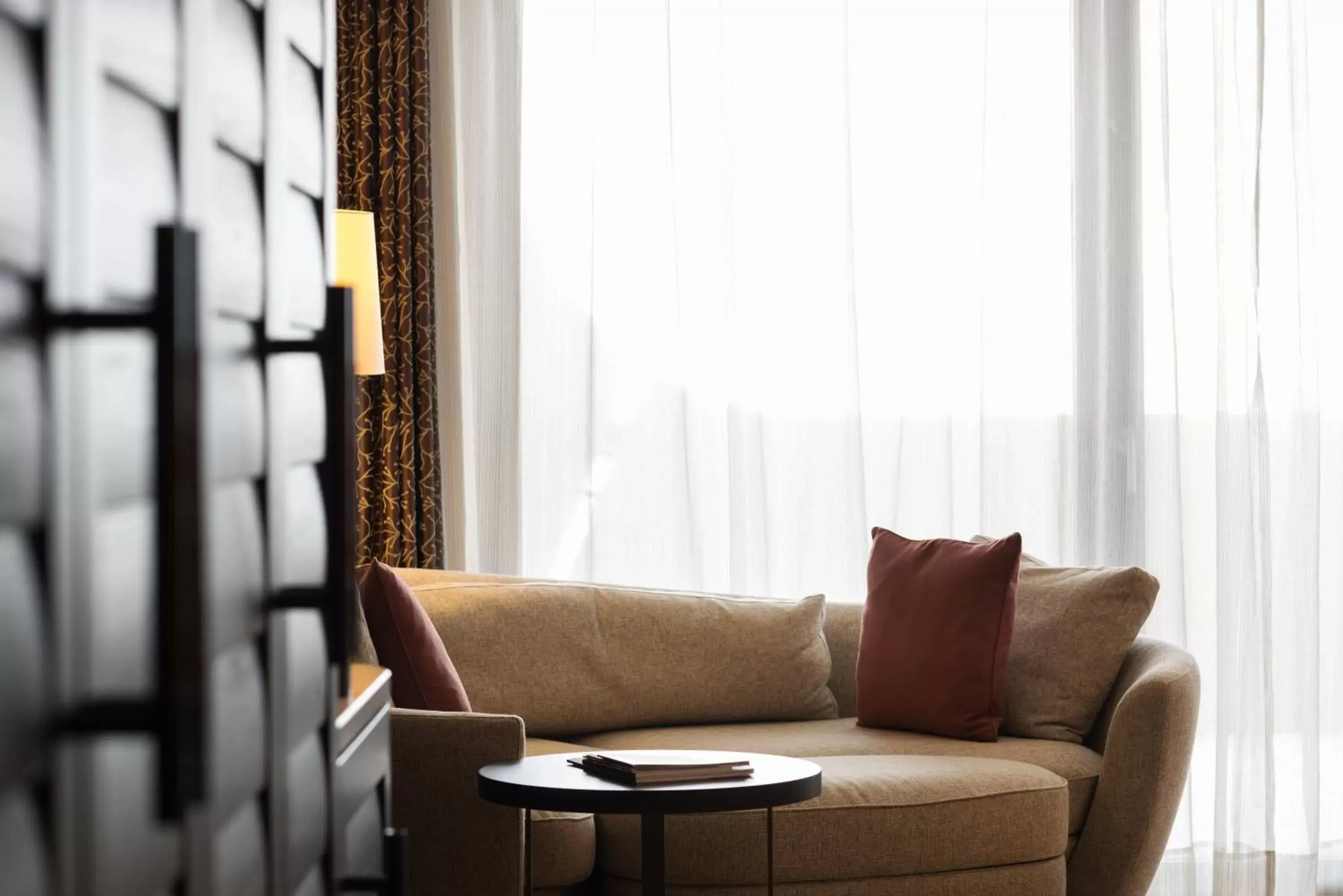 Bedroom, Seating Area in AlpenGold Hotel Davos