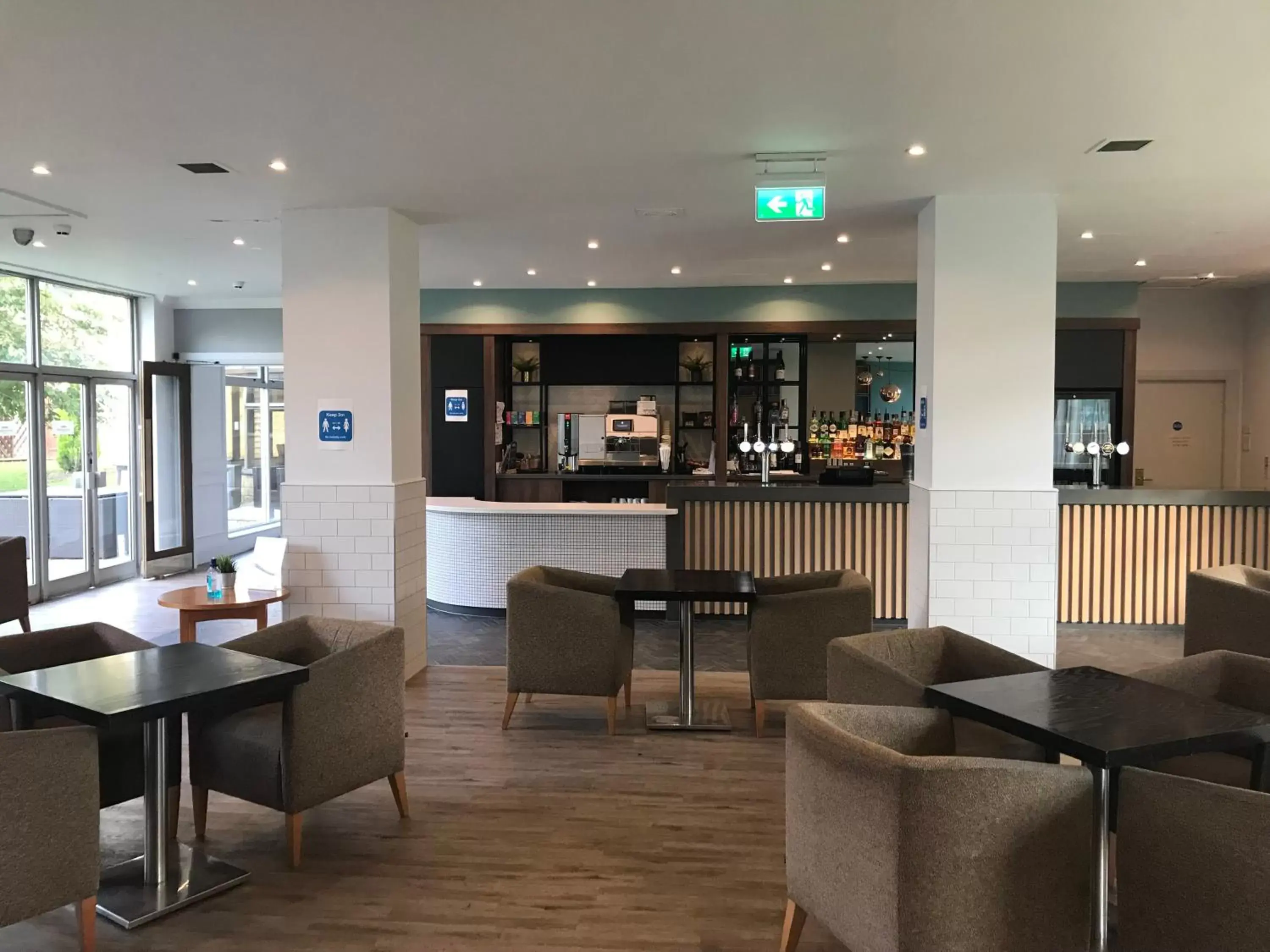 Lounge or bar, Lounge/Bar in Holiday Inn Doncaster A1- M Jct 36, an IHG Hotel