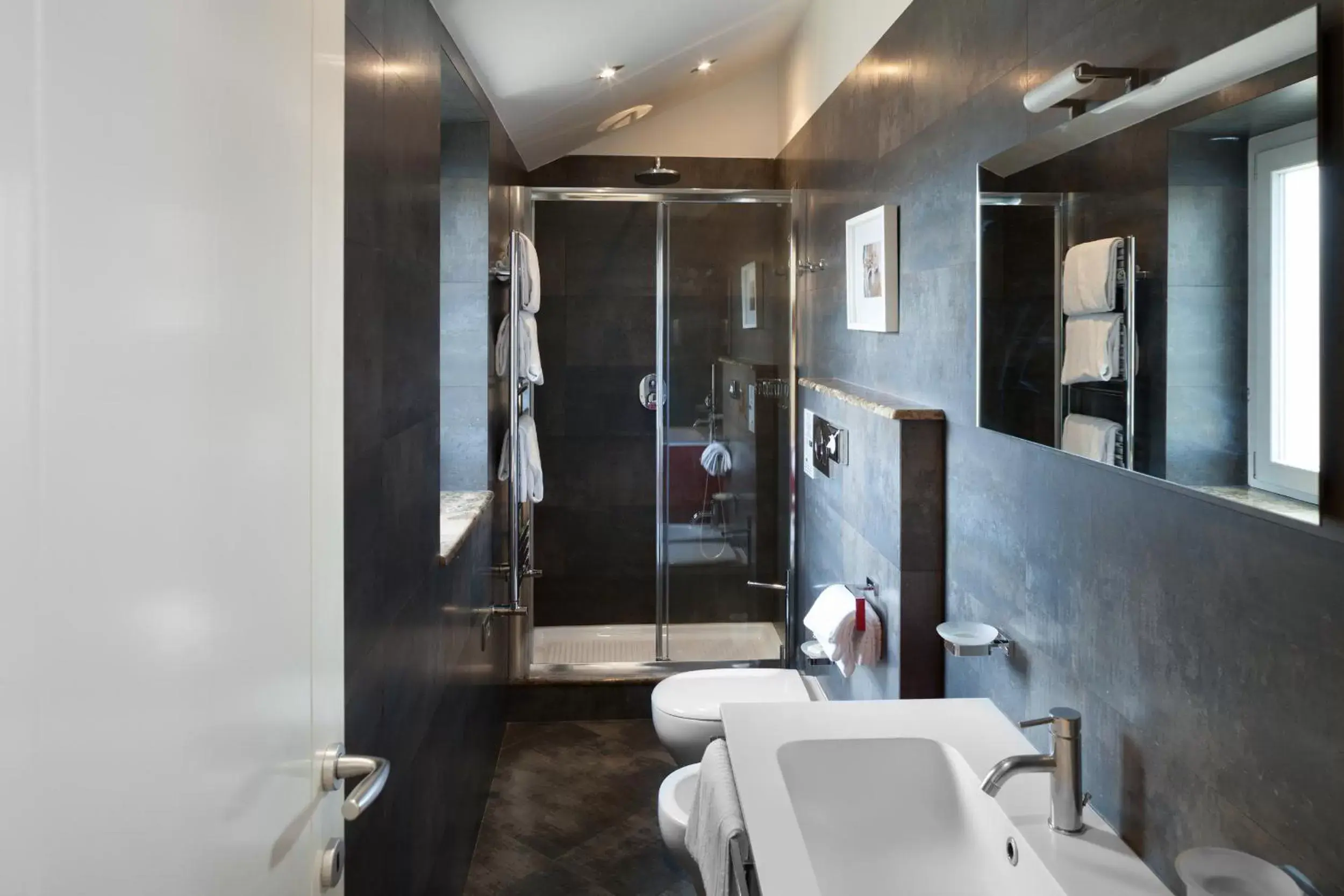 Bathroom in Hotel Executive