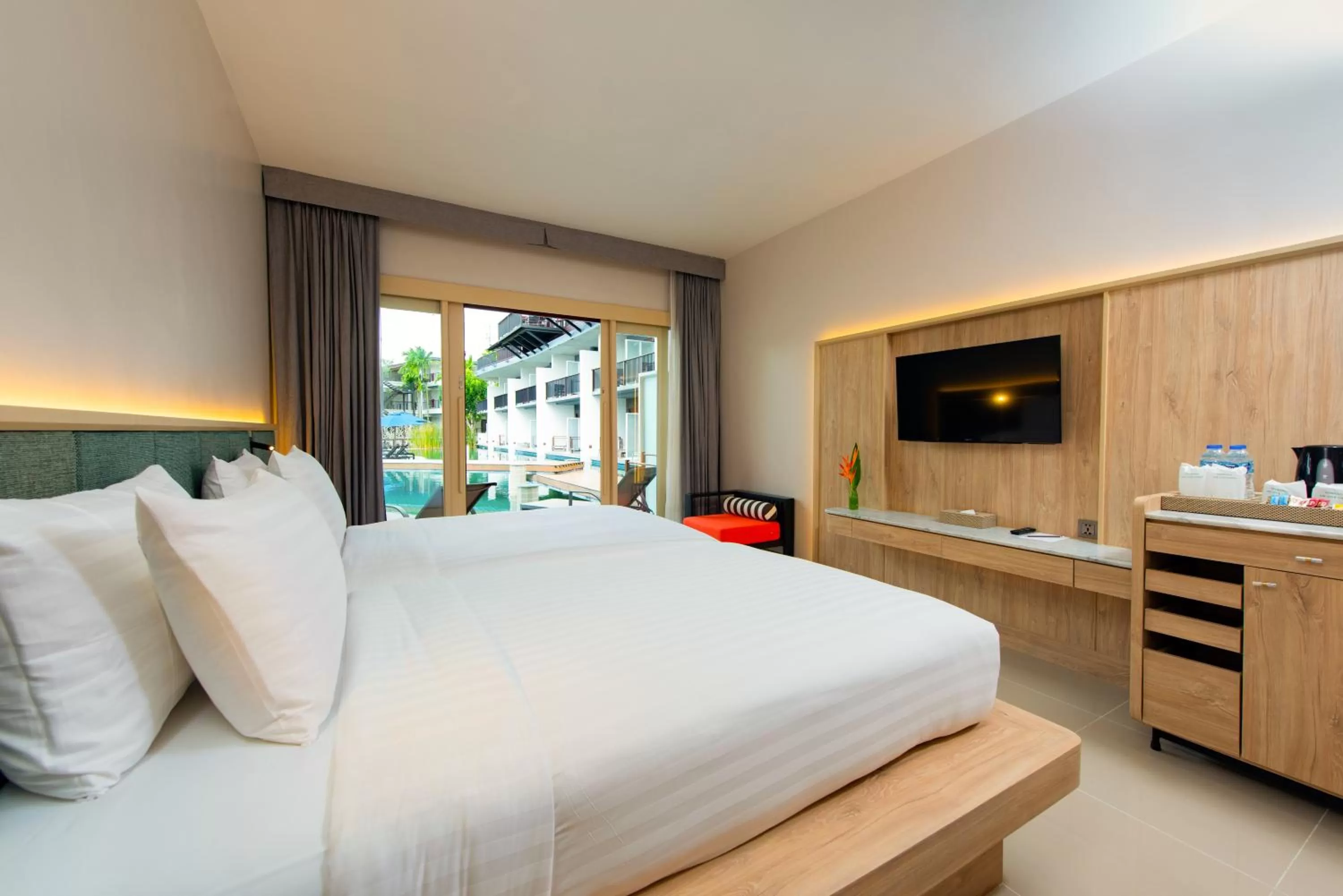 TV and multimedia, Bed in Holiday Ao Nang Beach Resort, Krabi