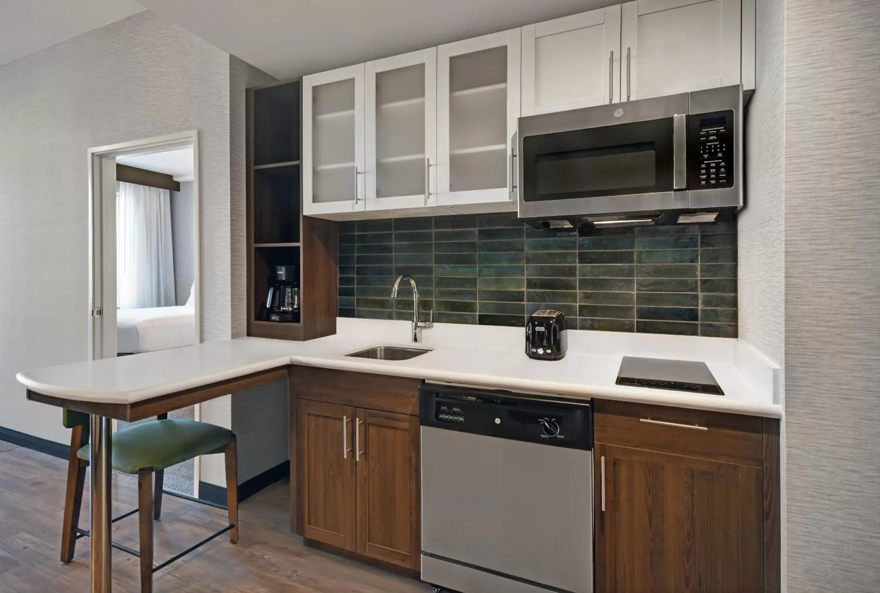 Bedroom, Kitchen/Kitchenette in Staybridge Suites - Houston - Galleria Area, an IHG Hotel