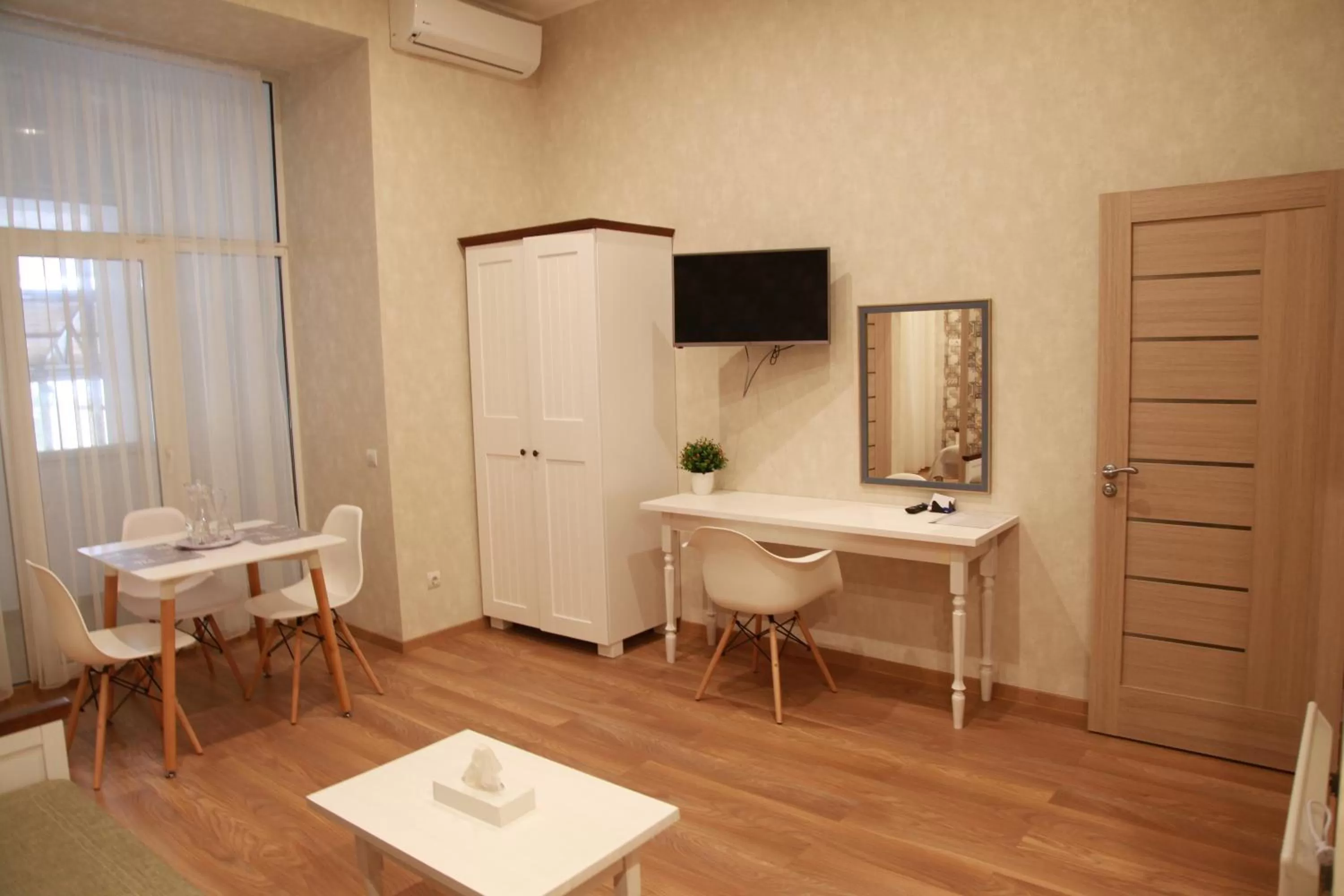 WINE & ROSE BOUTIQUE HOTEL