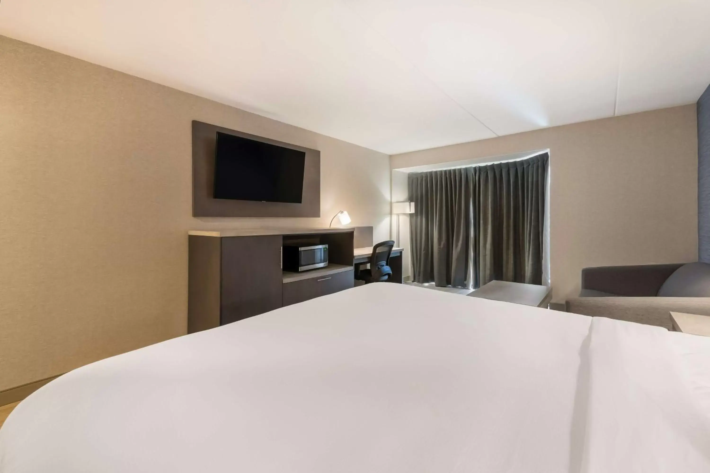 Bedroom, Bed in Best Western Belleville Bedroom, Bed in Best Western Belleville