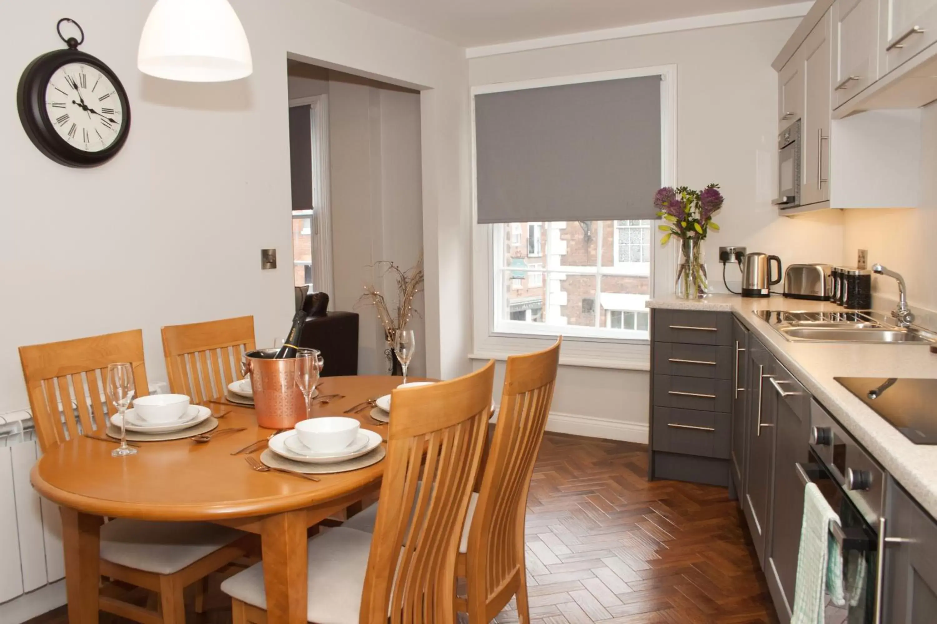 Kitchen or kitchenette, Dining Area in Goodramgate Apartments