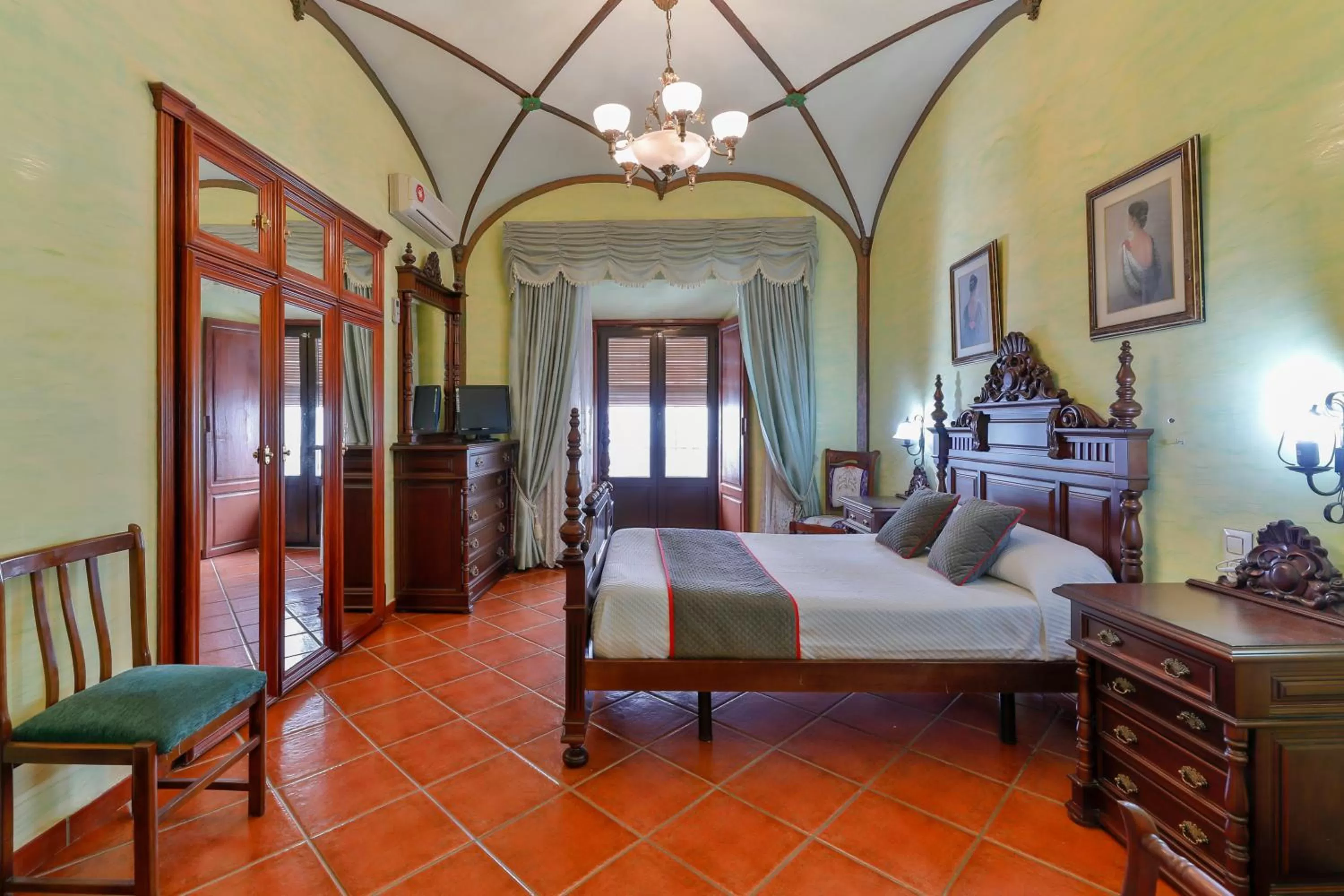 Bedroom, Bed in Hotel Las Palmeras by Vivere Stays