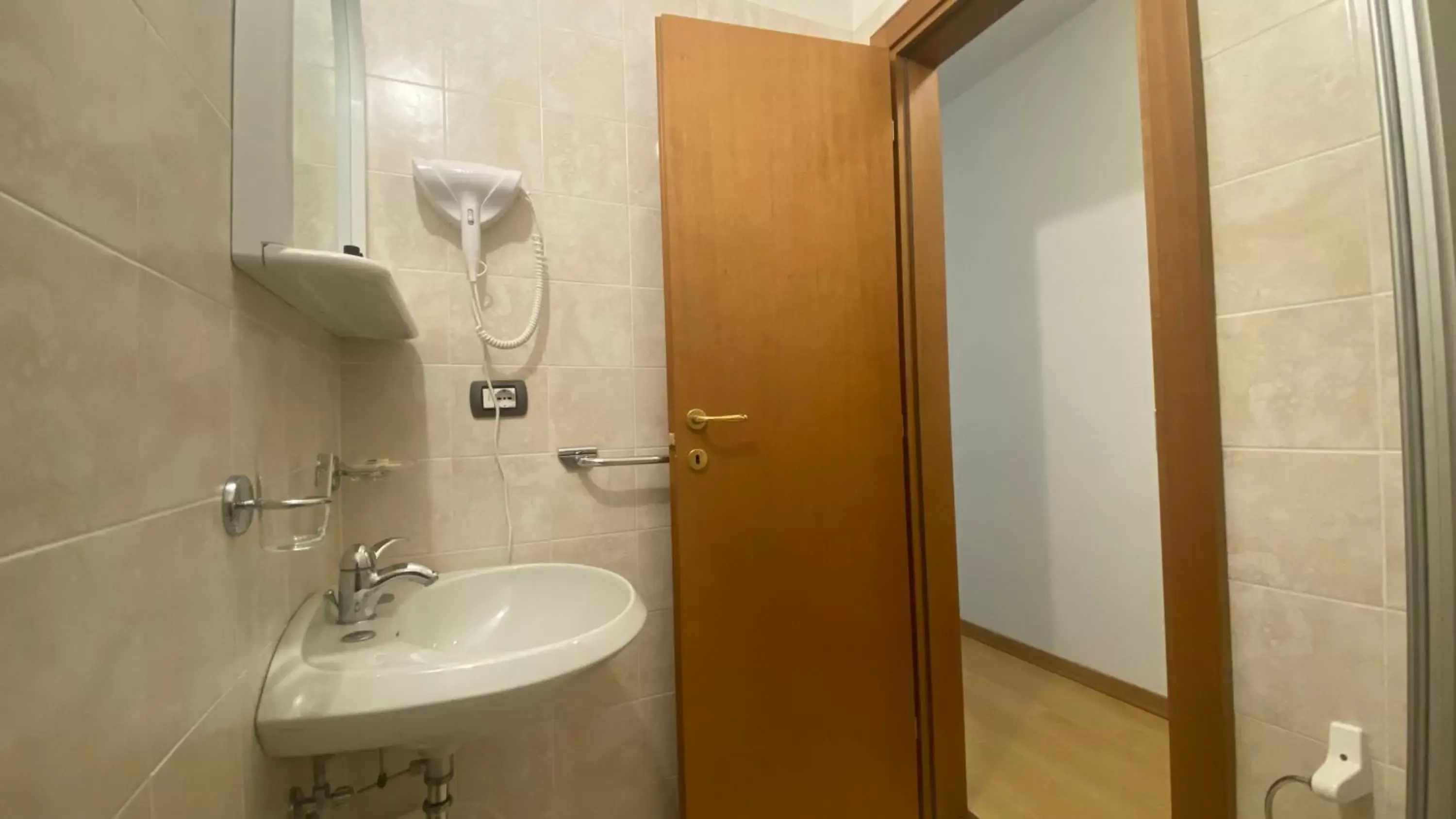 Bathroom in Casteluce Hotel Funivie