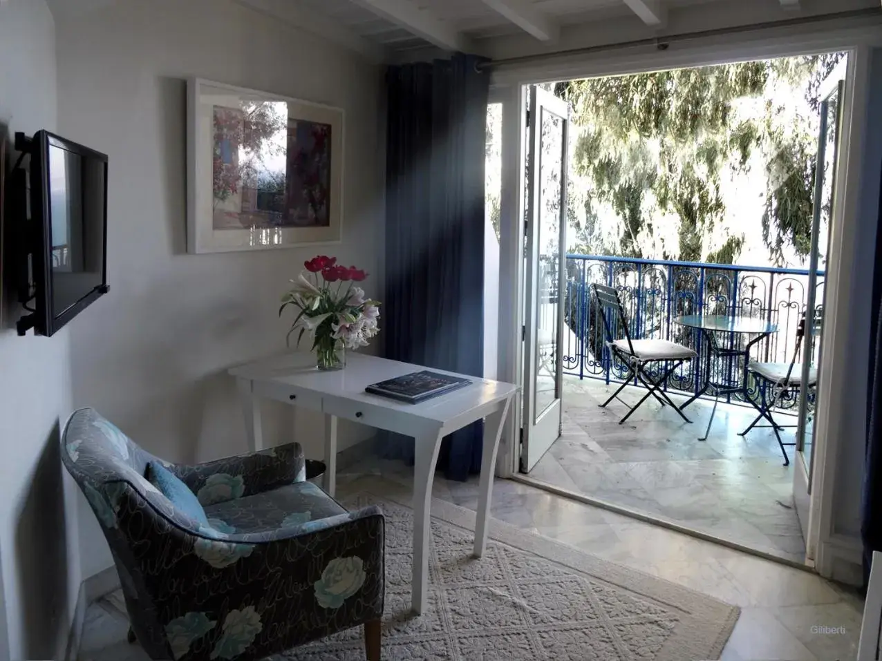 Bedroom in La Villa Bleue