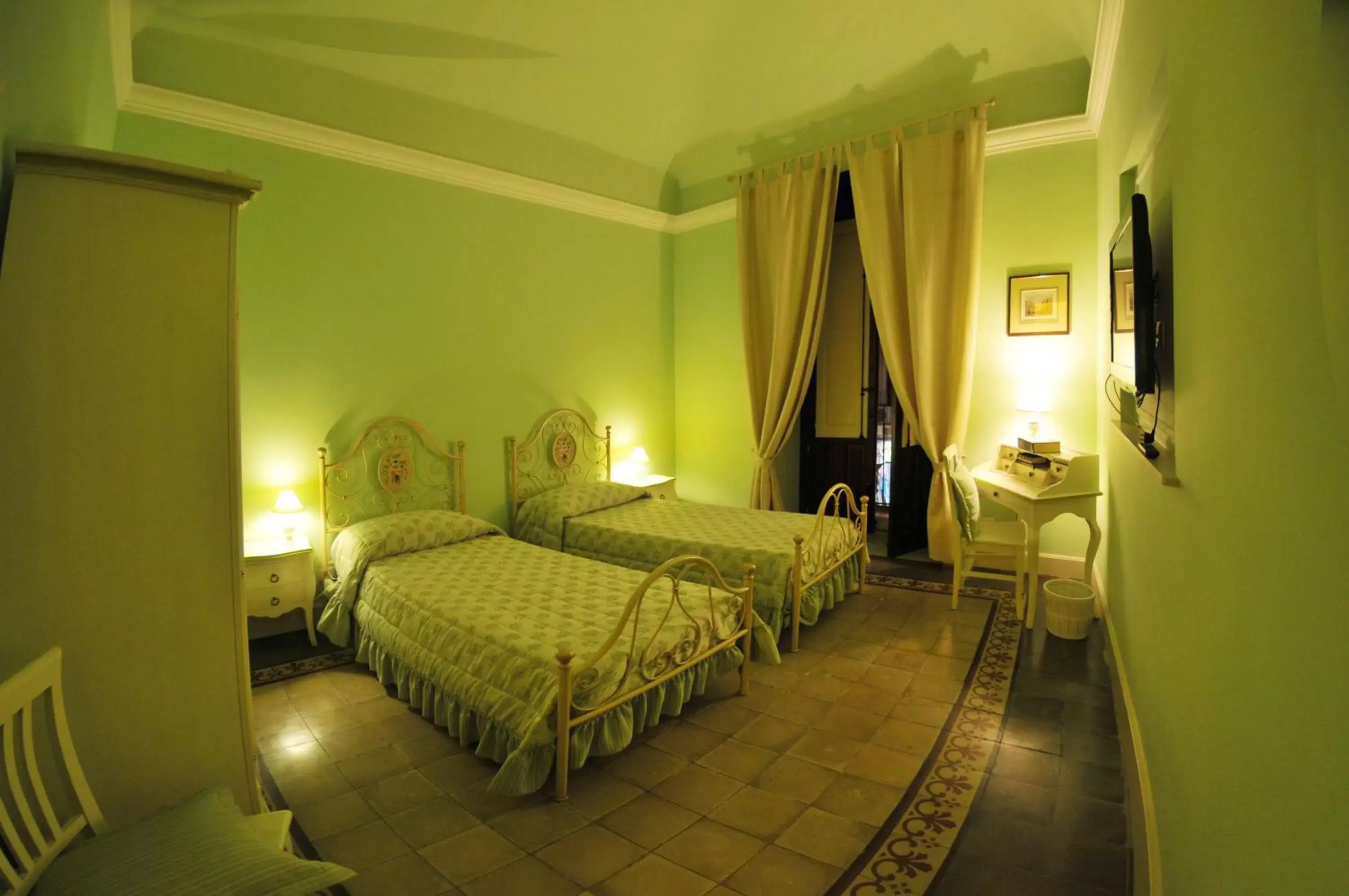 Photo of the whole room, Bed in Al Duomo Inn