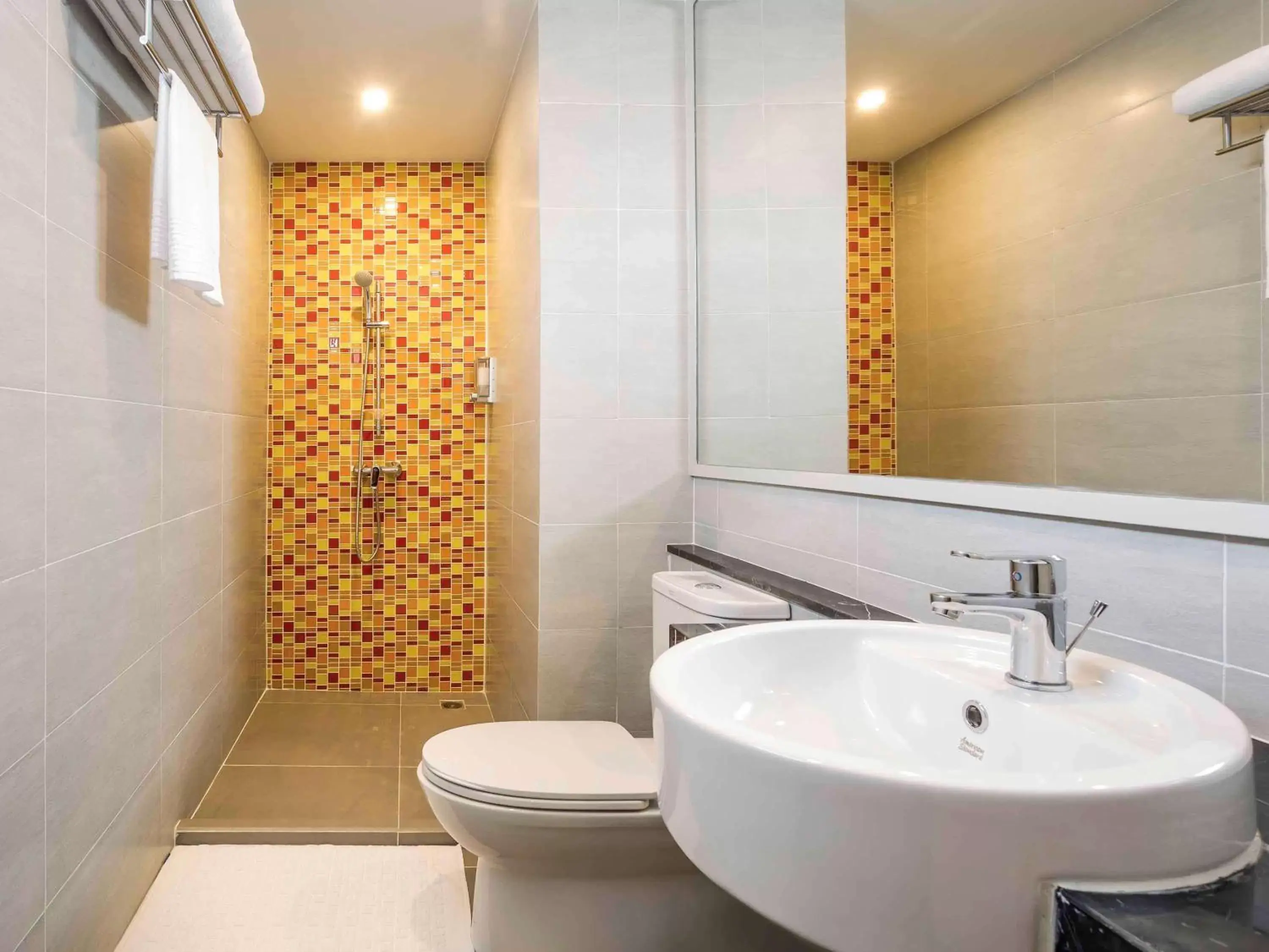 Photo of the whole room, Bathroom in Ibis Styles Bangkok Sukhumvit 50