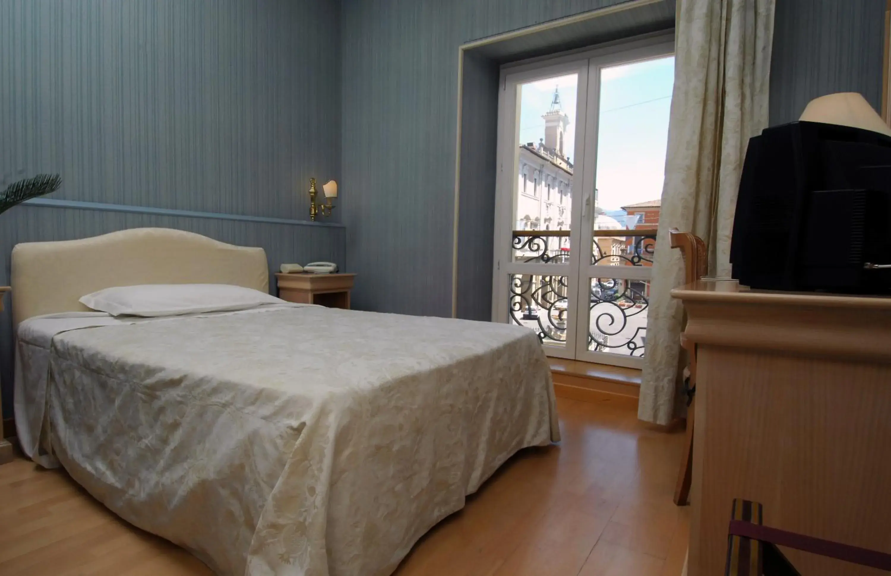 Photo of the whole room, Bed in Grande Albergo Quattro Stagioni