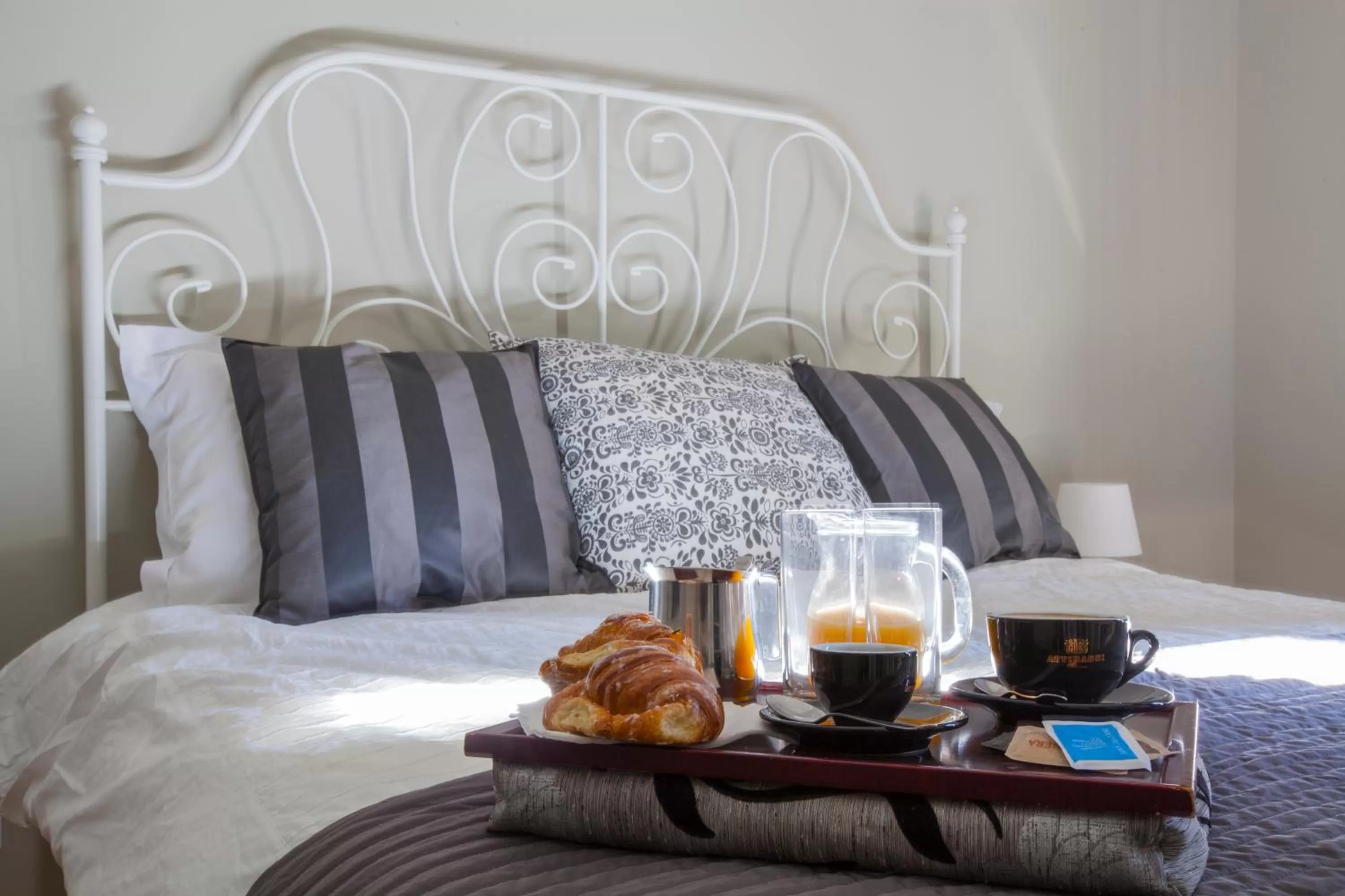 Decorative detail, Bed in Un Attimo A Roma B&B