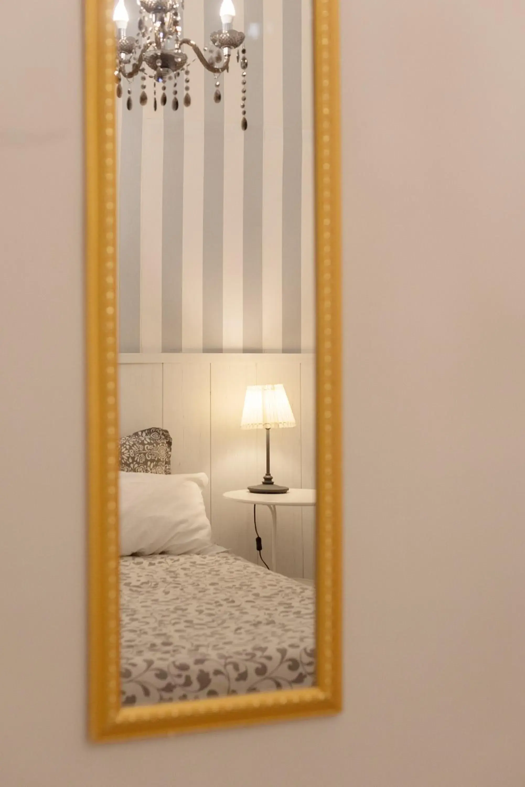 Decorative detail, Bed in B&B Dei Decumani Decorative detail, Bed in B&B Dei Decumani