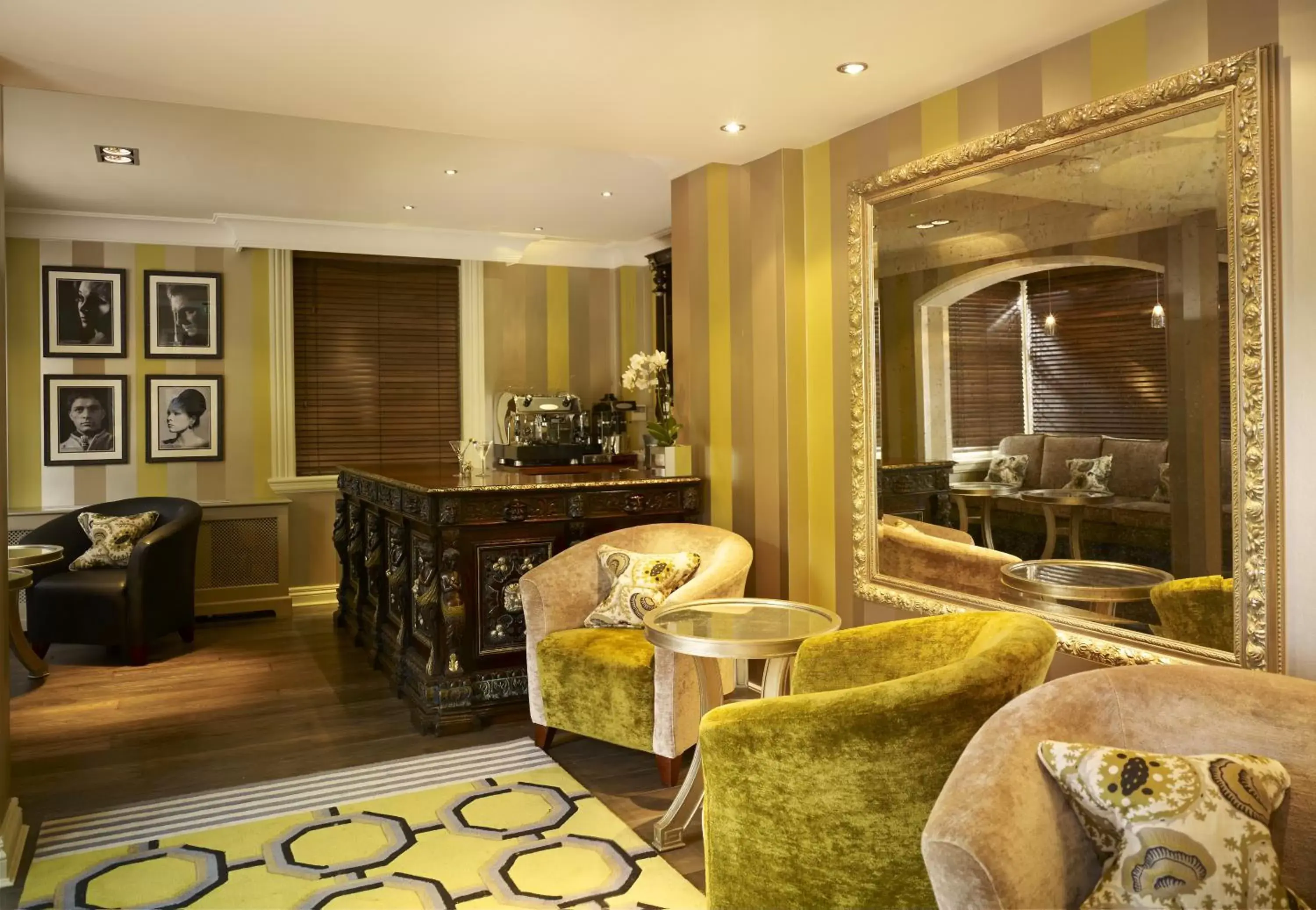 Lounge or bar in The Arden Hotel Stratford - Eden Hotel Collection