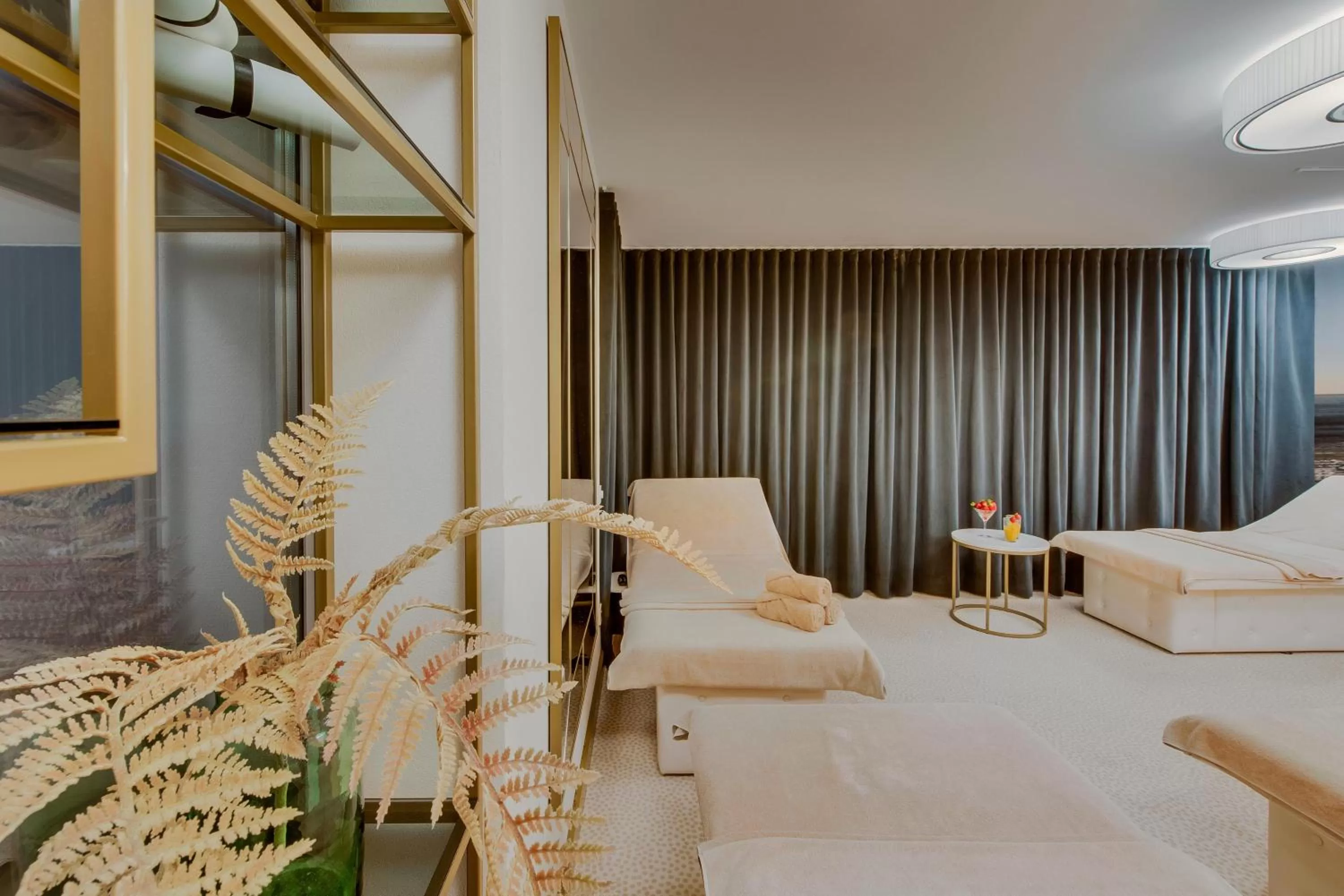 Massage, Bed in Grand Poet Hotel and SPA by Semarah