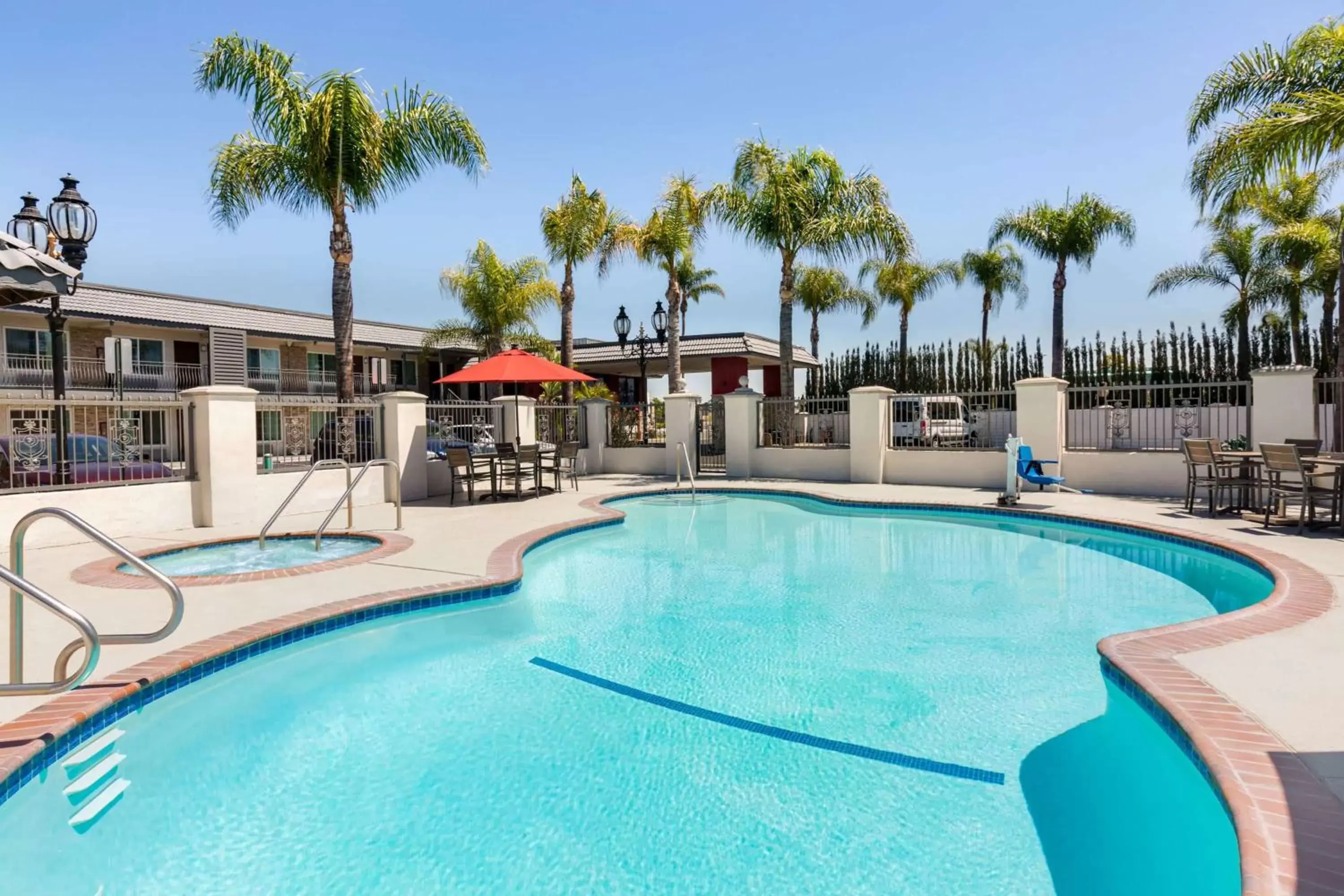 On site, Swimming Pool in Days Inn & Suites by Wyndham Anaheim At Disneyland Park