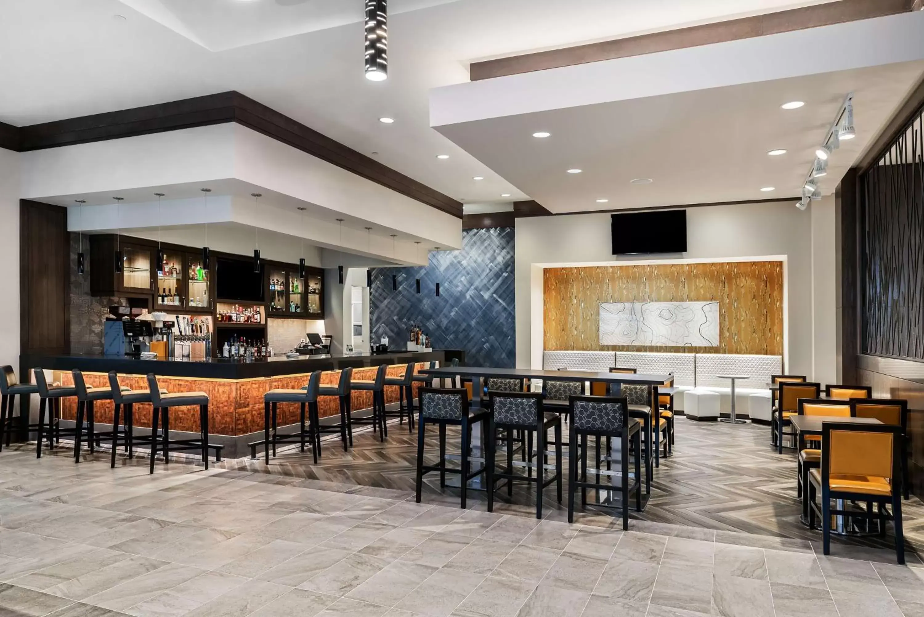 Lounge or bar, Lounge/Bar in Embassy Suites by Hilton Houston West - Katy