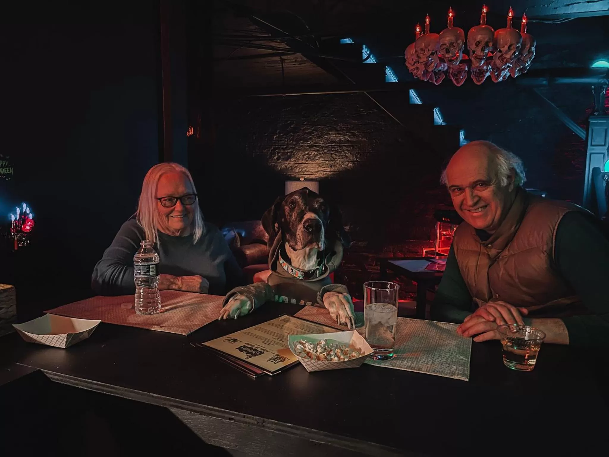 Lounge or bar in 300 Clifton