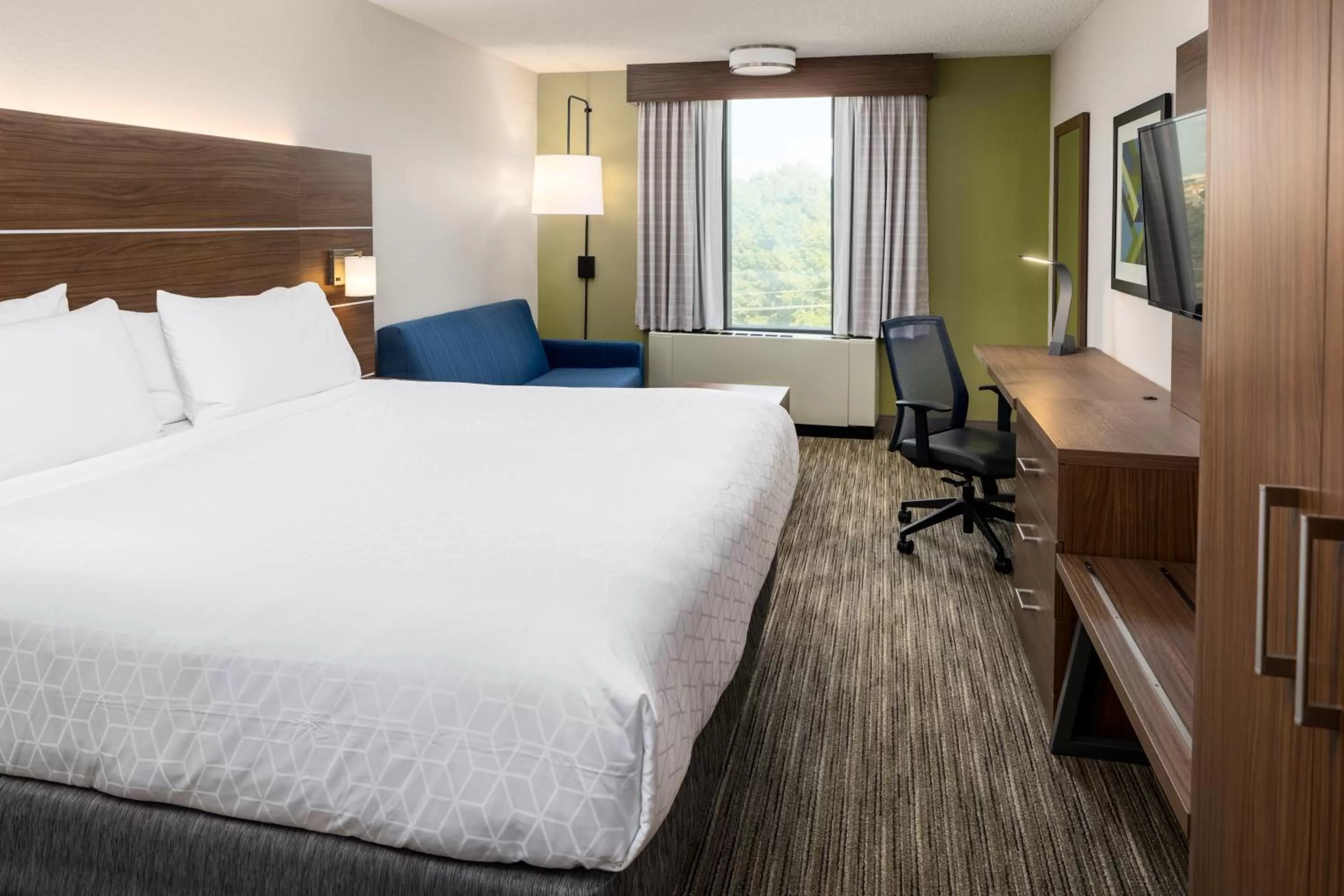 Photo of the whole room, Bed in Holiday Inn Express Atlanta Airport-College Park by IHG