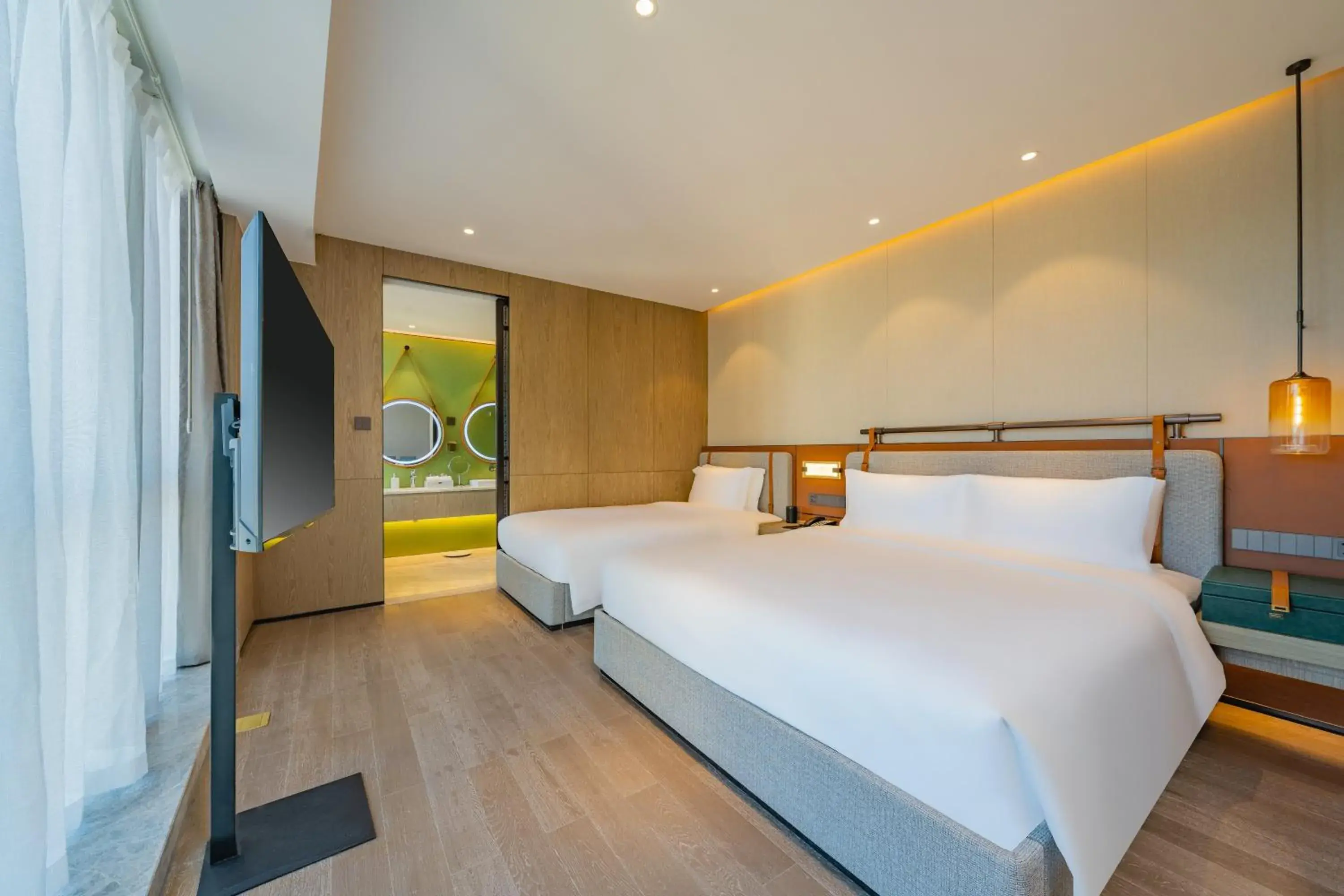 Photo of the whole room, Bed in Holiday Inn Zhuhai City Center, an IHG Hotel