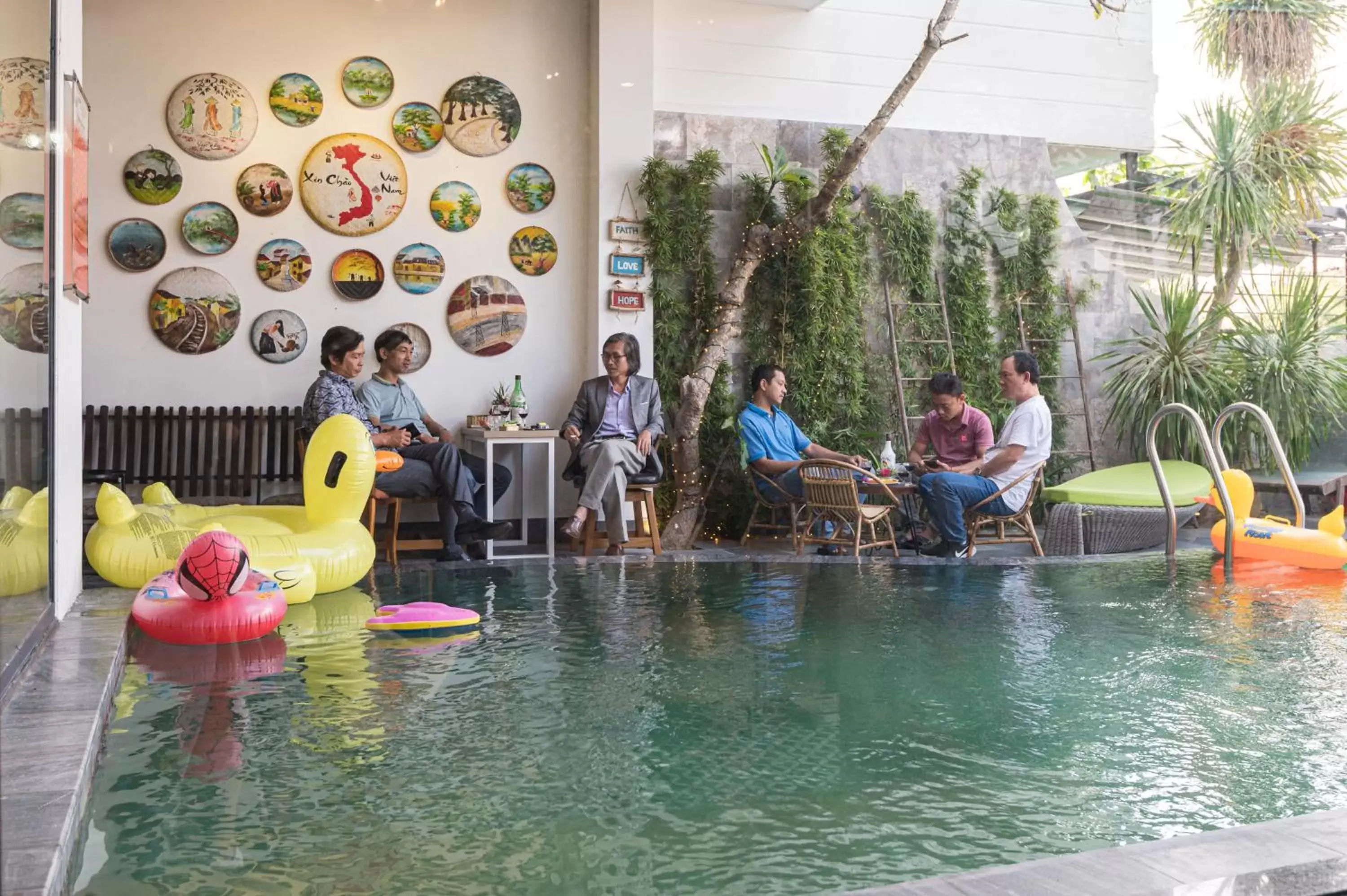 Restaurant/places to eat in Hoang Trinh Hotel Restaurant/places to eat in Hoang Trinh Hotel