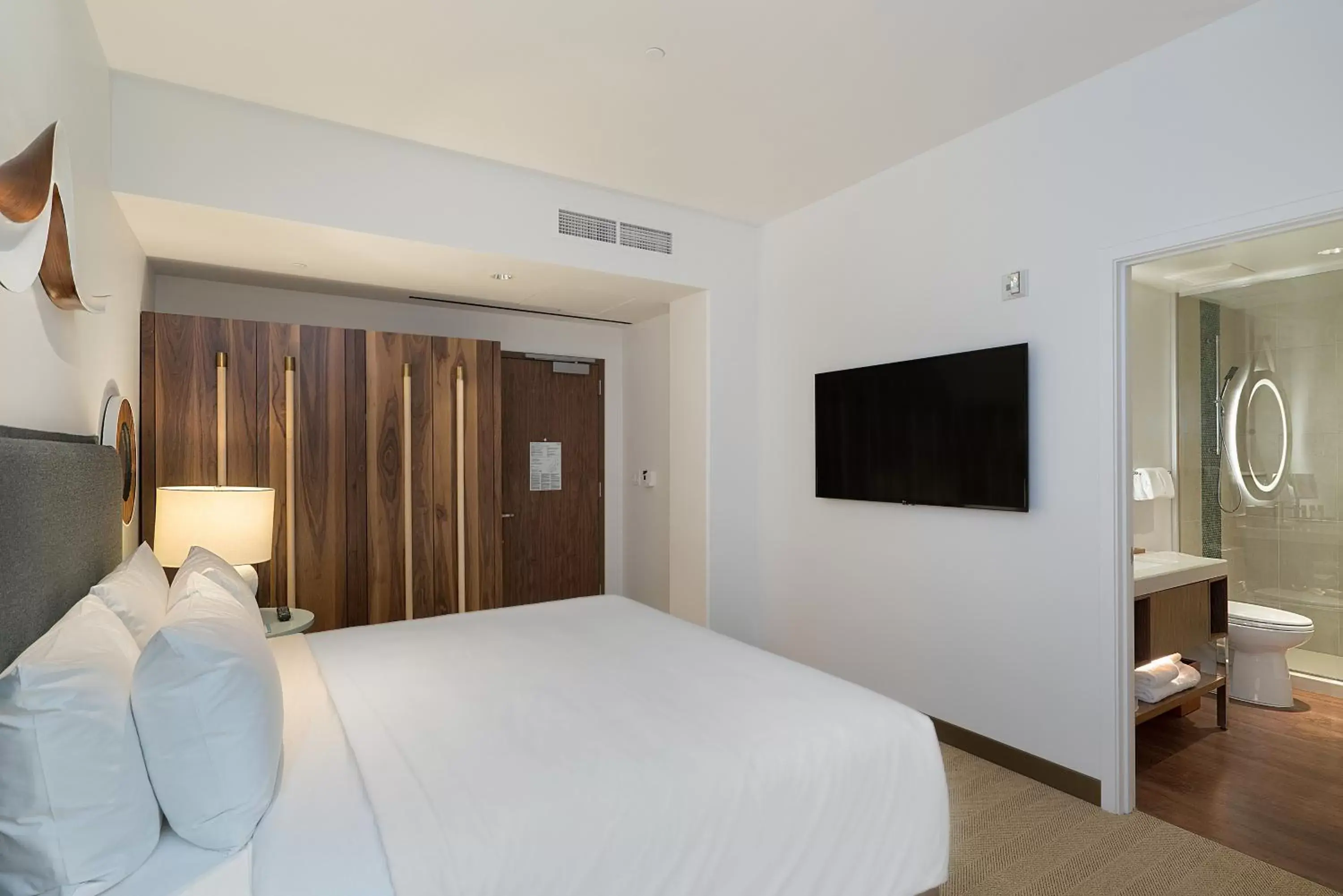 TV and multimedia, Bed in Hyatt Centric Waikiki Beach