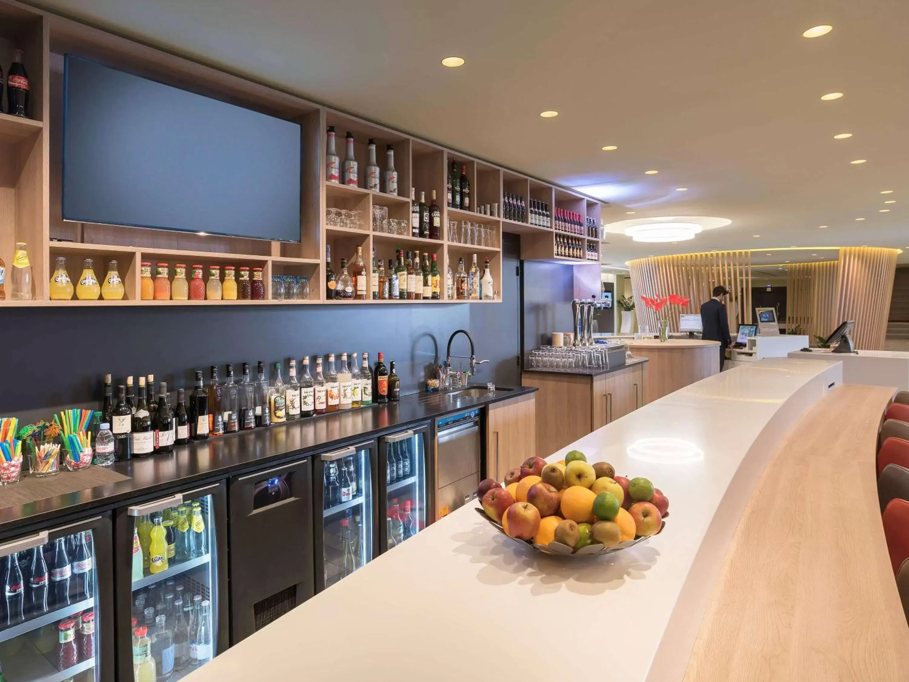 Lounge or bar in Novotel Paris Nord Expo Aulnay