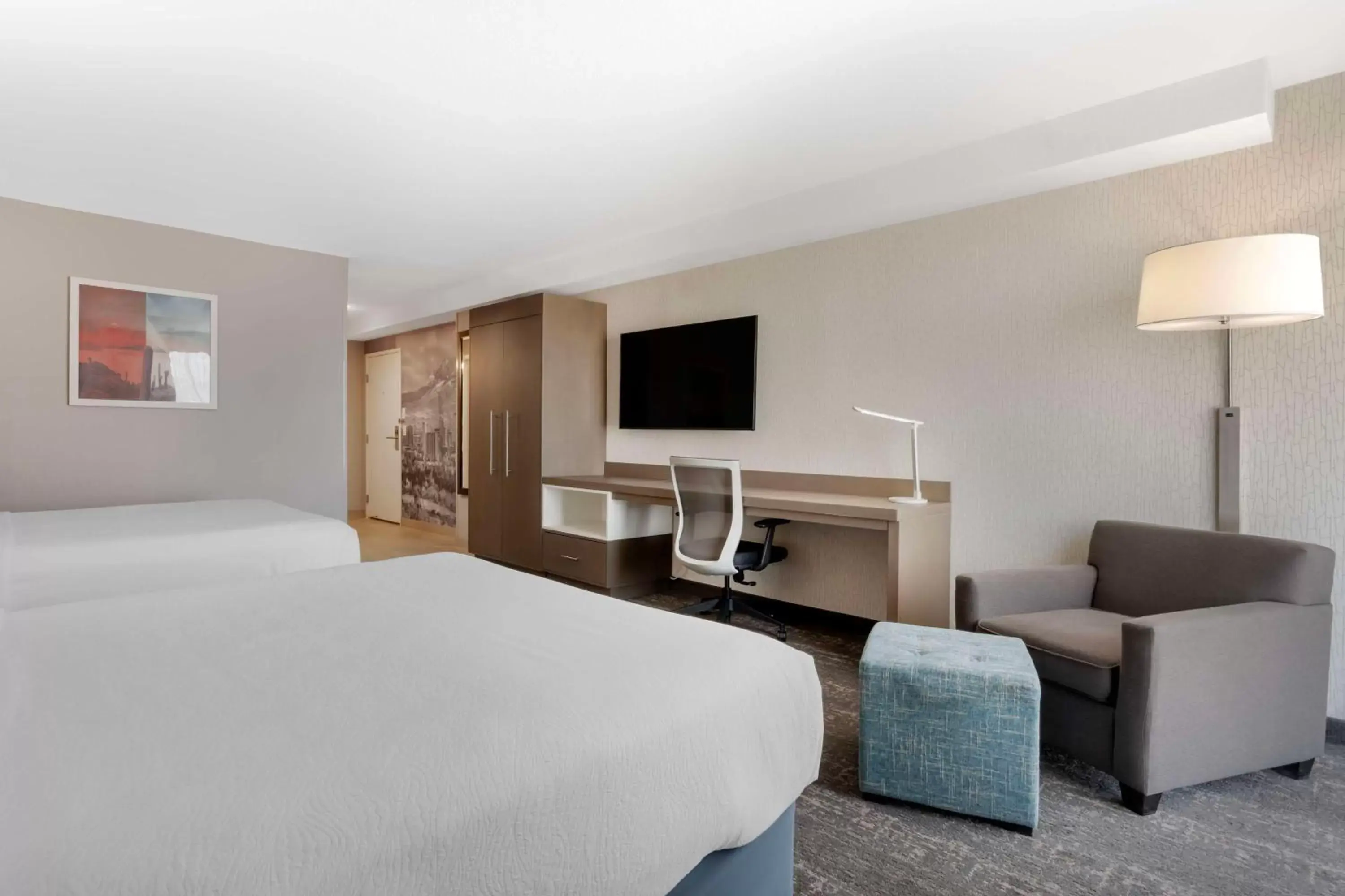 Bedroom, TV/Entertainment Center in Best Western Plus Sparks-Reno Hotel