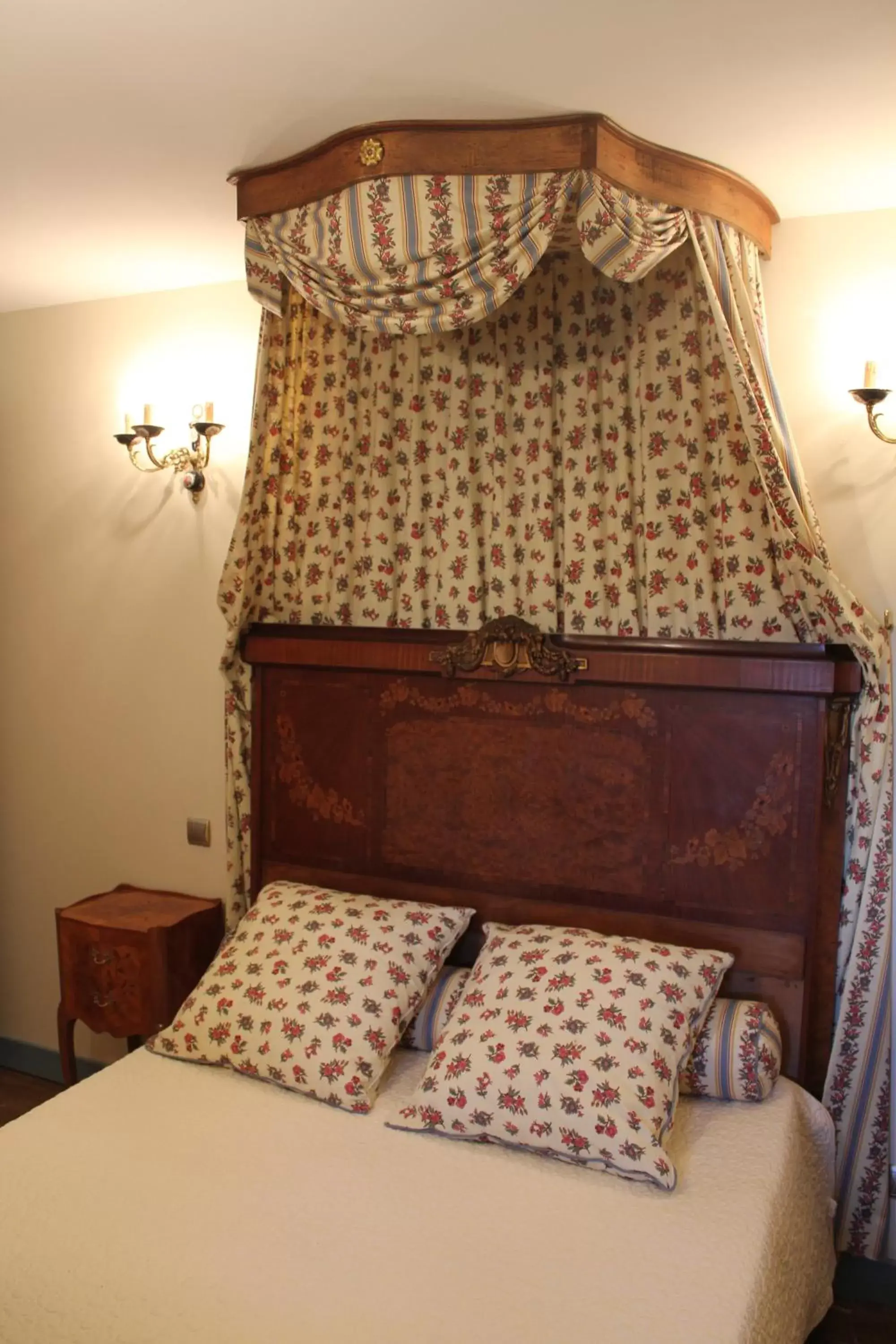 Decorative detail, Bed in Château De Saint-Maixant
