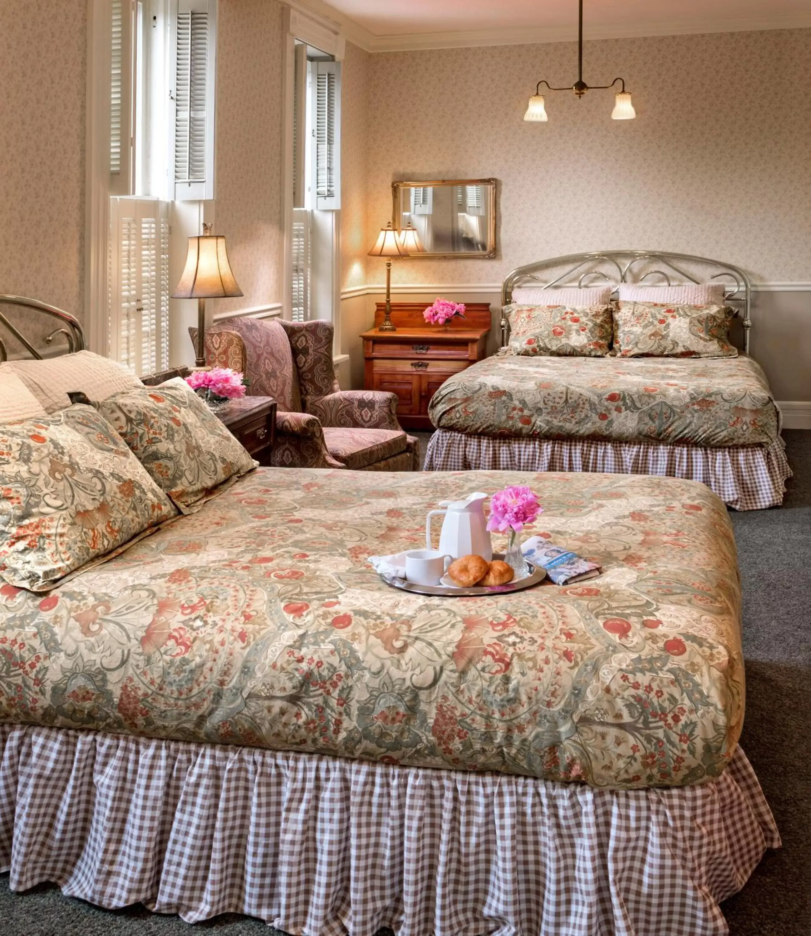 Bed in Washington House Inn