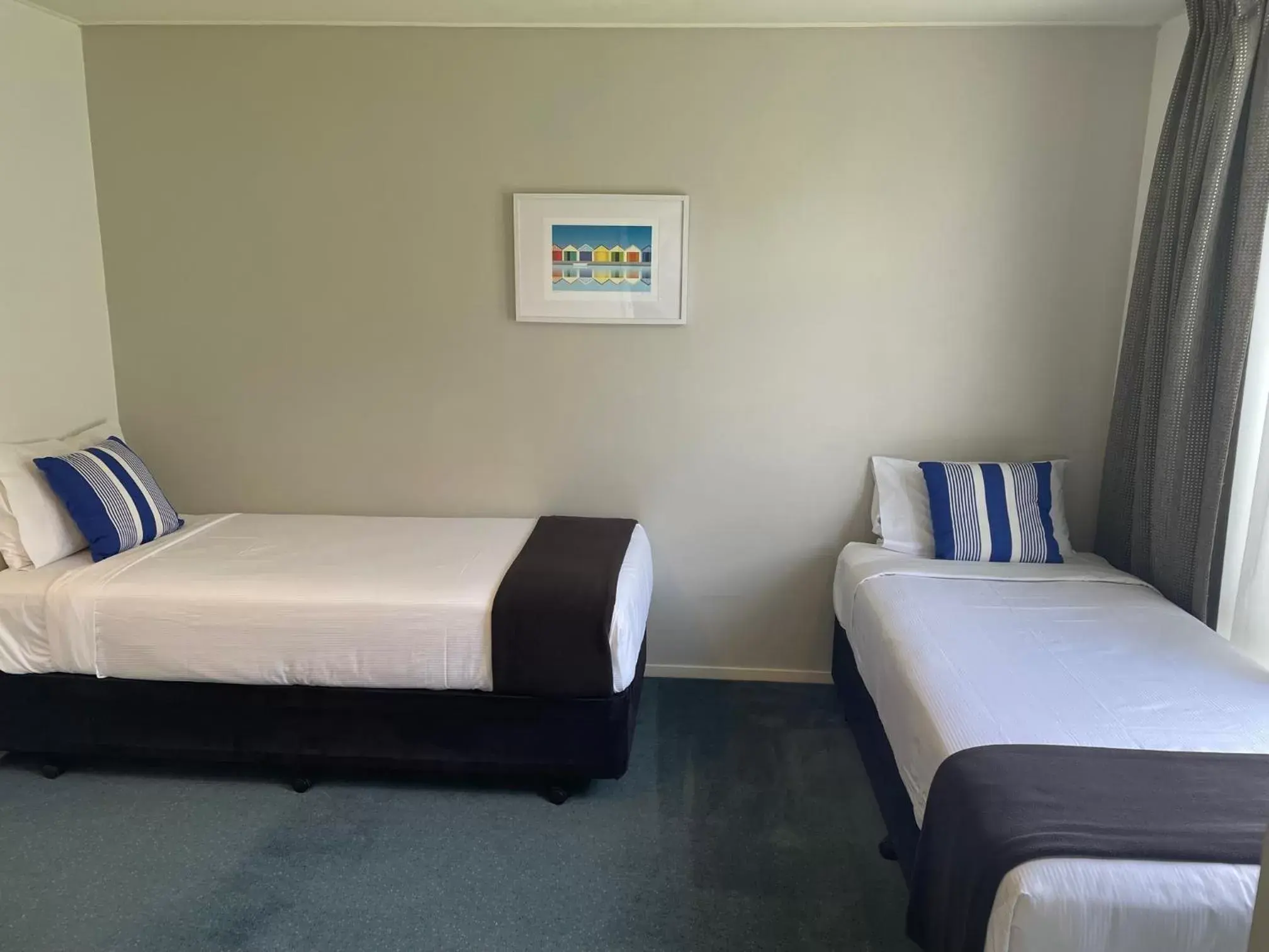 Bedroom, Bed in Academy Motor Inn