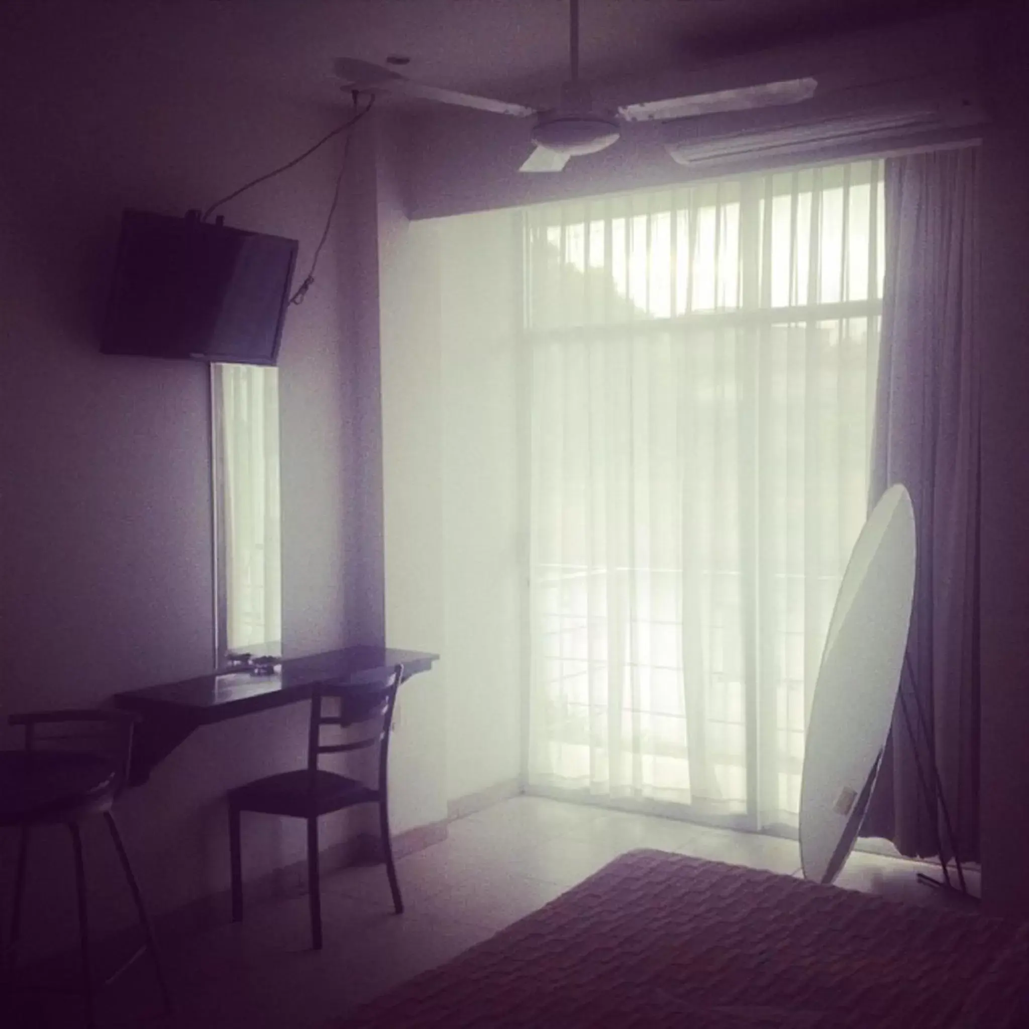 Bed, TV/Entertainment Center in Hotel & Suites Mo Sak