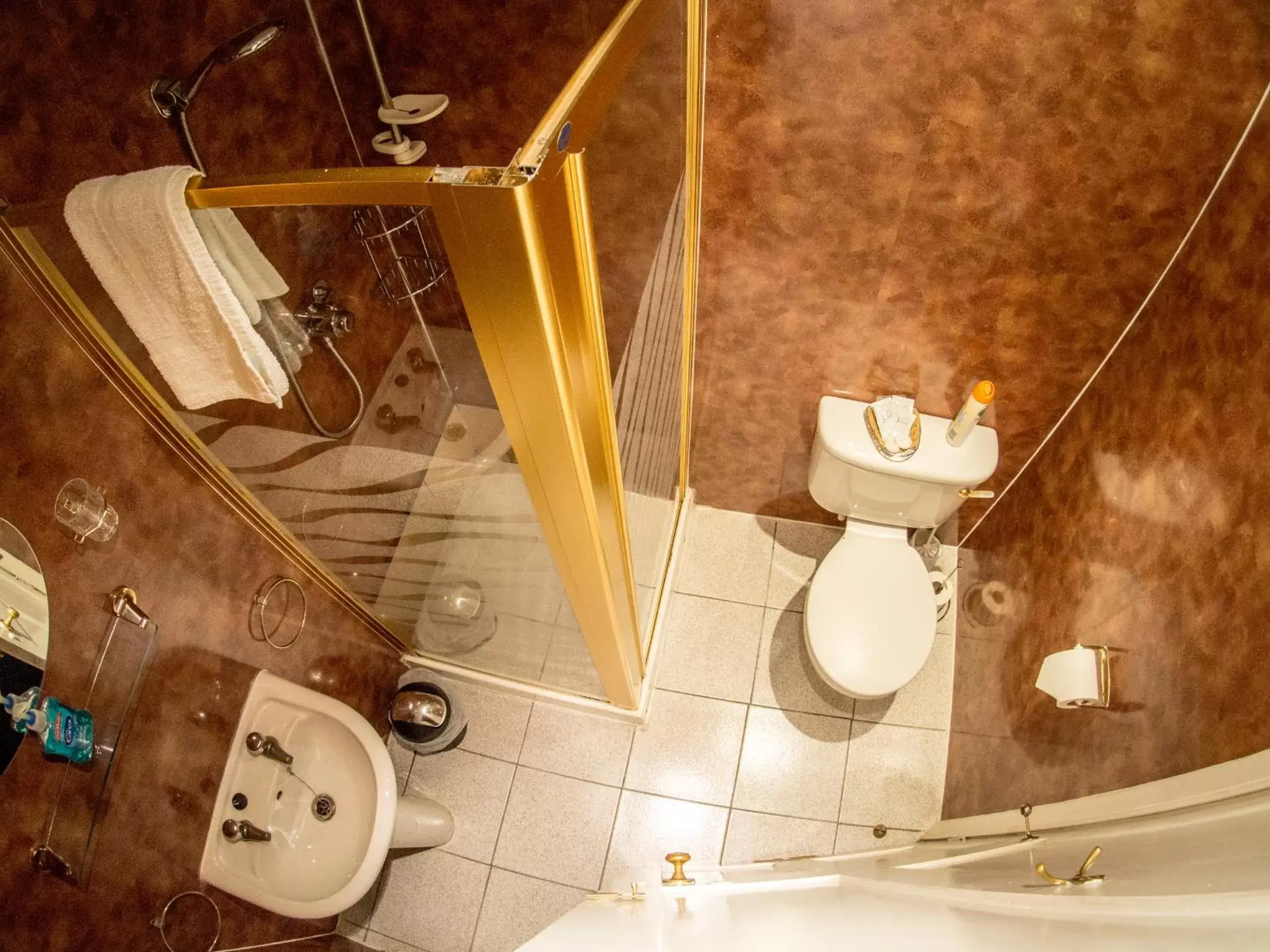 Shower, Bathroom in Corstorphine Lodge Hotel