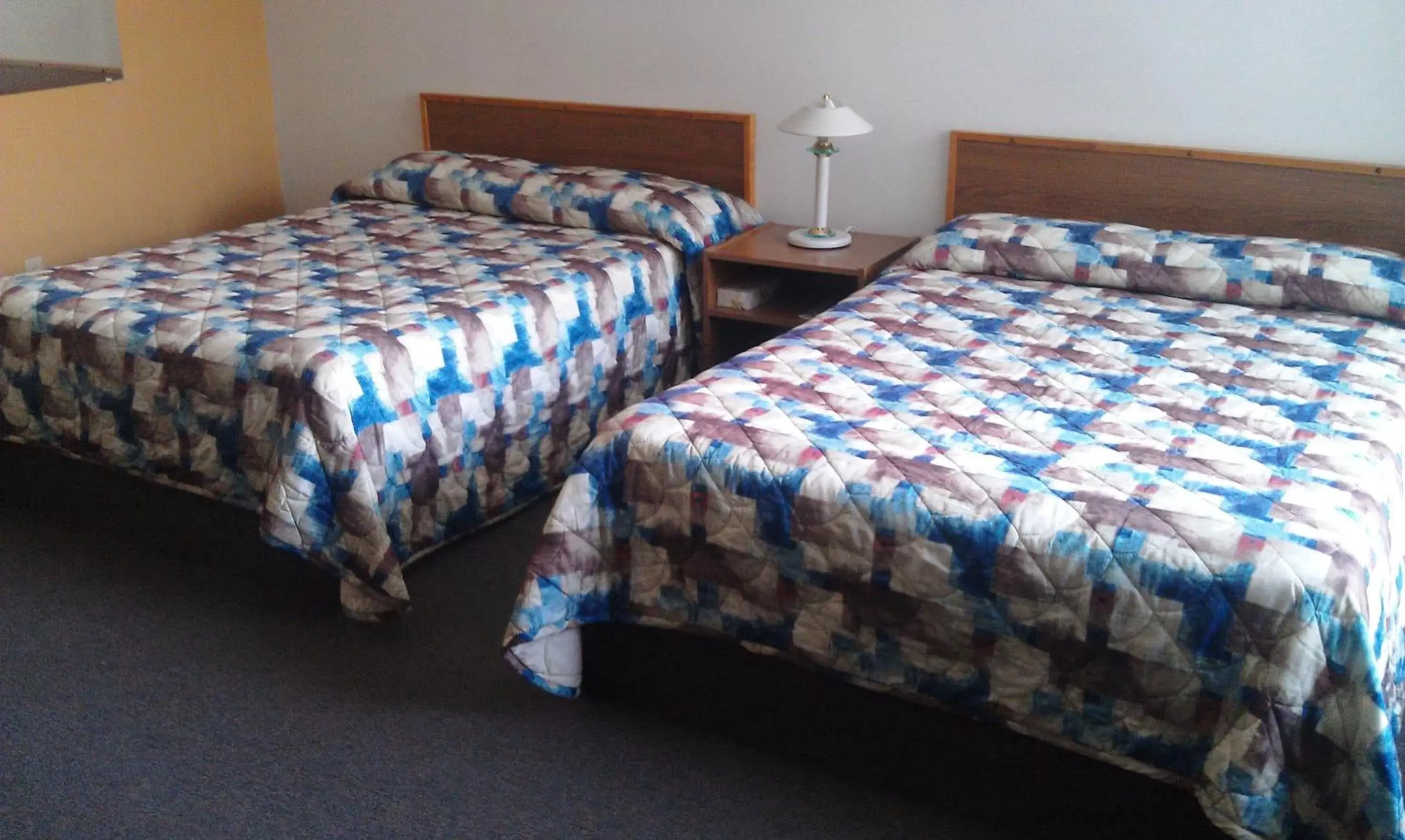 Photo of the whole room, Bed in Motel Royal